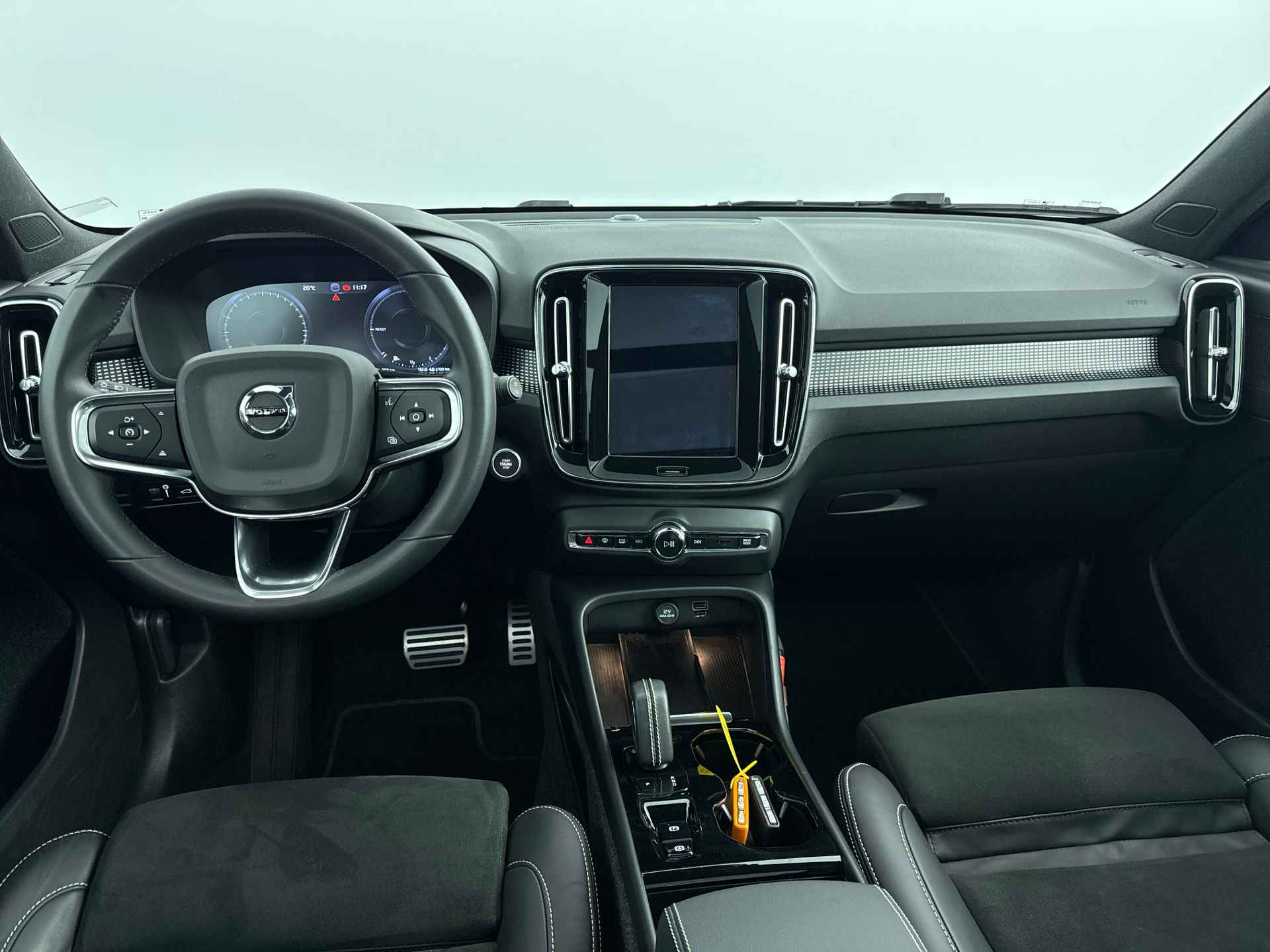 Volvo XC40 1.5 T5 Recharge R-Design 263pk | Panoramadak | Trekhaak | Adaptieve Cruis control | Elektrische achterklep | Stoel + Stuurverwar - 4/28