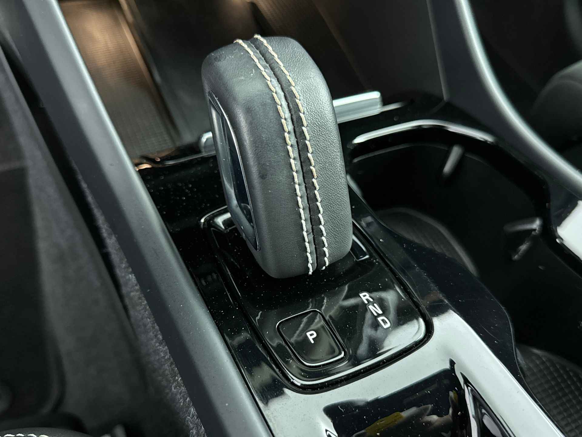 Volvo XC40 1.5 T5 Recharge R-Design 263pk | Panoramadak | Trekhaak | Adaptieve Cruis control | Elektrische achterklep | Stoel + Stuurverwar - 8/28