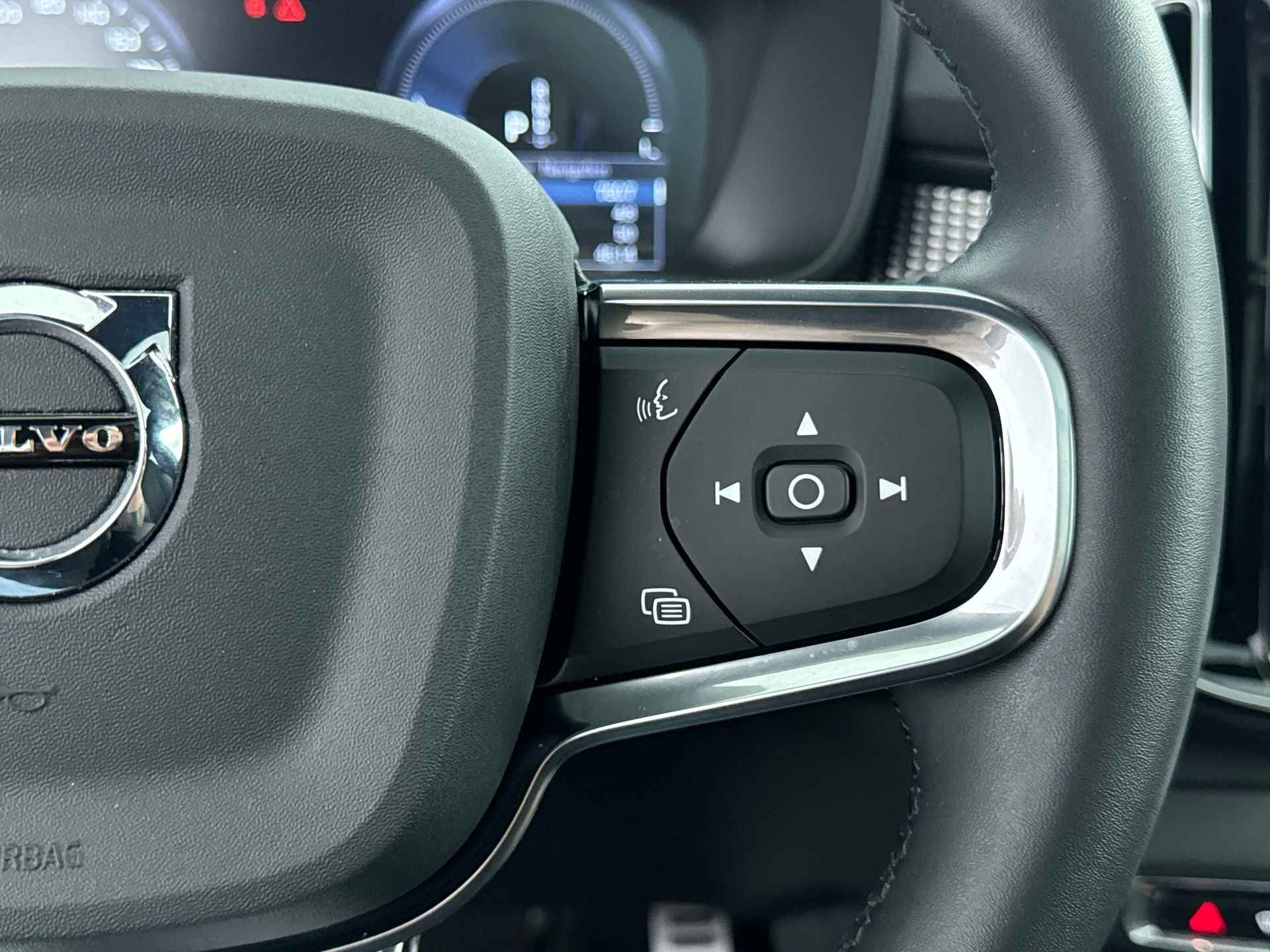 Volvo XC40 1.5 T5 Recharge R-Design 263pk | Panoramadak | Trekhaak | Adaptieve Cruis control | Elektrische achterklep | Stoel + Stuurverwar - 14/28