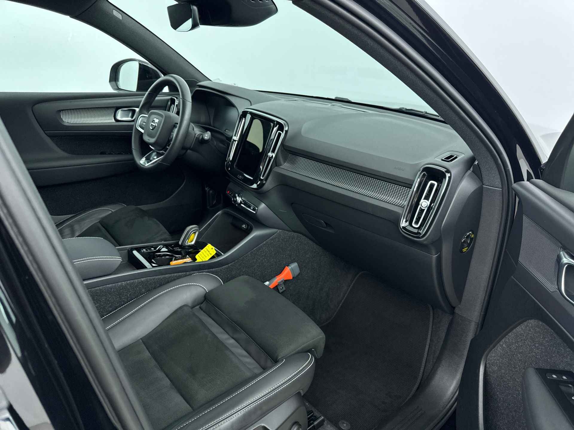 Volvo XC40 1.5 T5 Recharge R-Design 263pk | Panoramadak | Trekhaak | Adaptieve Cruis control | Elektrische achterklep | Stoel + Stuurverwar - 21/28