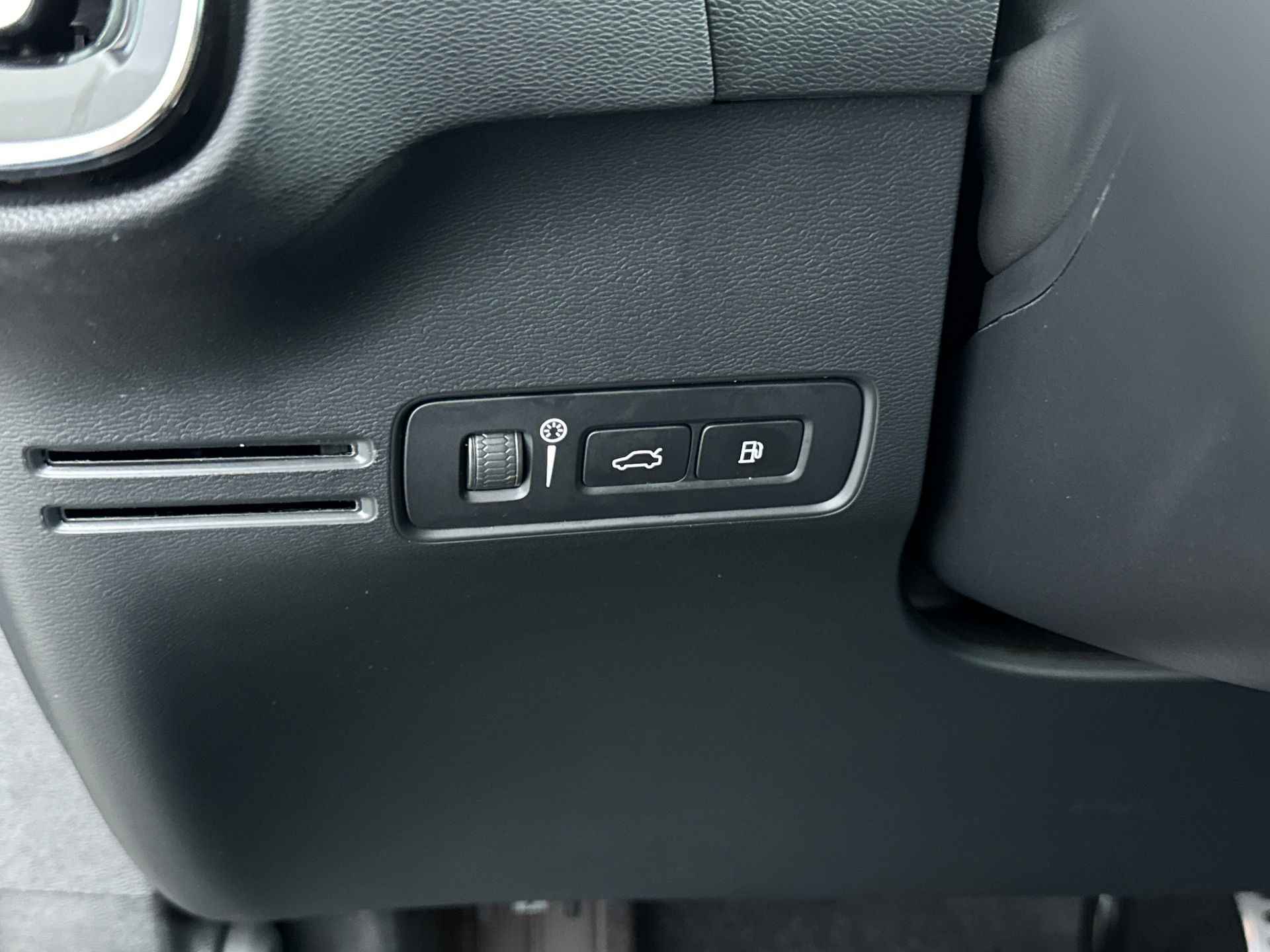 Volvo XC40 1.5 T5 Recharge R-Design 263pk | Panoramadak | Trekhaak | Adaptieve Cruis control | Elektrische achterklep | Stoel + Stuurverwar - 24/28