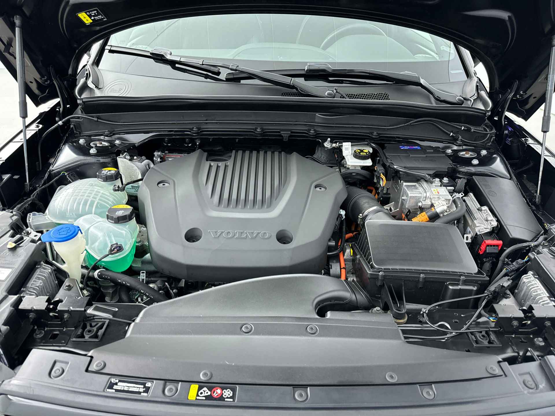 Volvo XC40 1.5 T5 Recharge R-Design 263pk | Panoramadak | Trekhaak | Adaptieve Cruis control | Elektrische achterklep | Stoel + Stuurverwar - 28/28