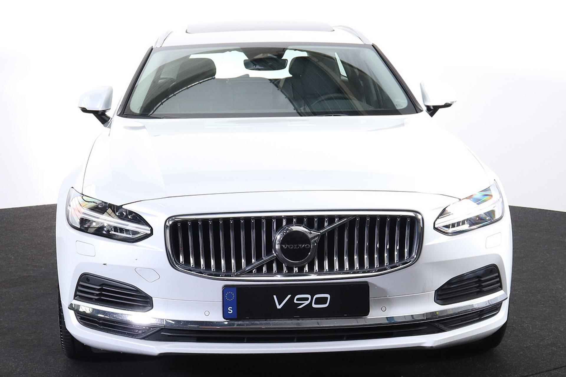 Volvo V90 T6 AWD Recharge Inscription - Panorama/schuifdak - IntelliSafe Assist & Surround - Harman/Kardon audio - Adaptieve LED koplampen - Parkeercamera achter - Verwarmde voorstoelen & stuur - Parkeersensoren voor & achter - Elektr. bedienb. voorstoelen met geheugen - Standkachel - 19' LMV - 2/33