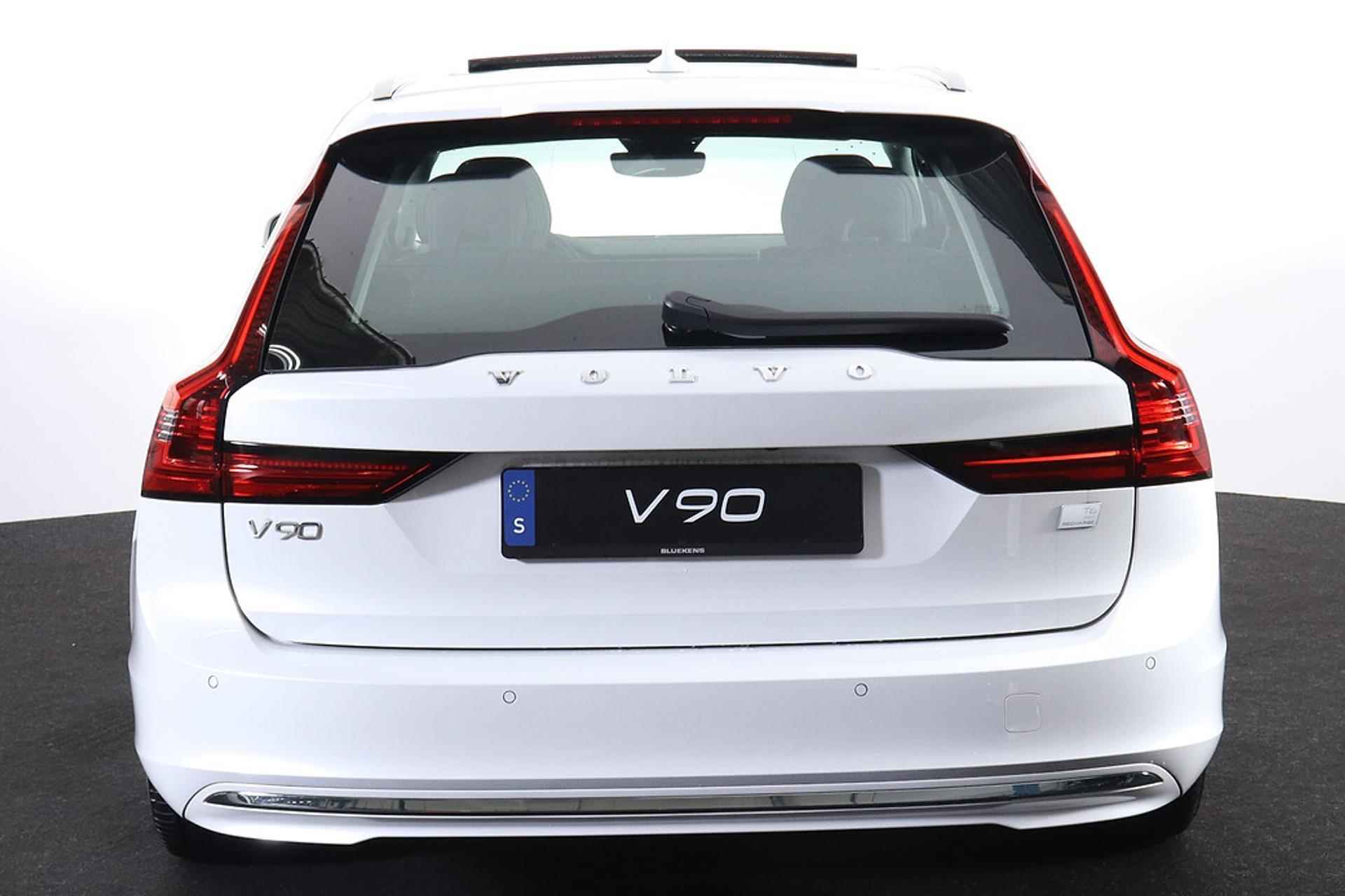 Volvo V90 T6 AWD Recharge Inscription - Panorama/schuifdak - IntelliSafe Assist & Surround - Harman/Kardon audio - Adaptieve LED koplampen - Parkeercamera achter - Verwarmde voorstoelen & stuur - Parkeersensoren voor & achter - Elektr. bedienb. voorstoelen met geheugen - Standkachel - 19' LMV - 4/33