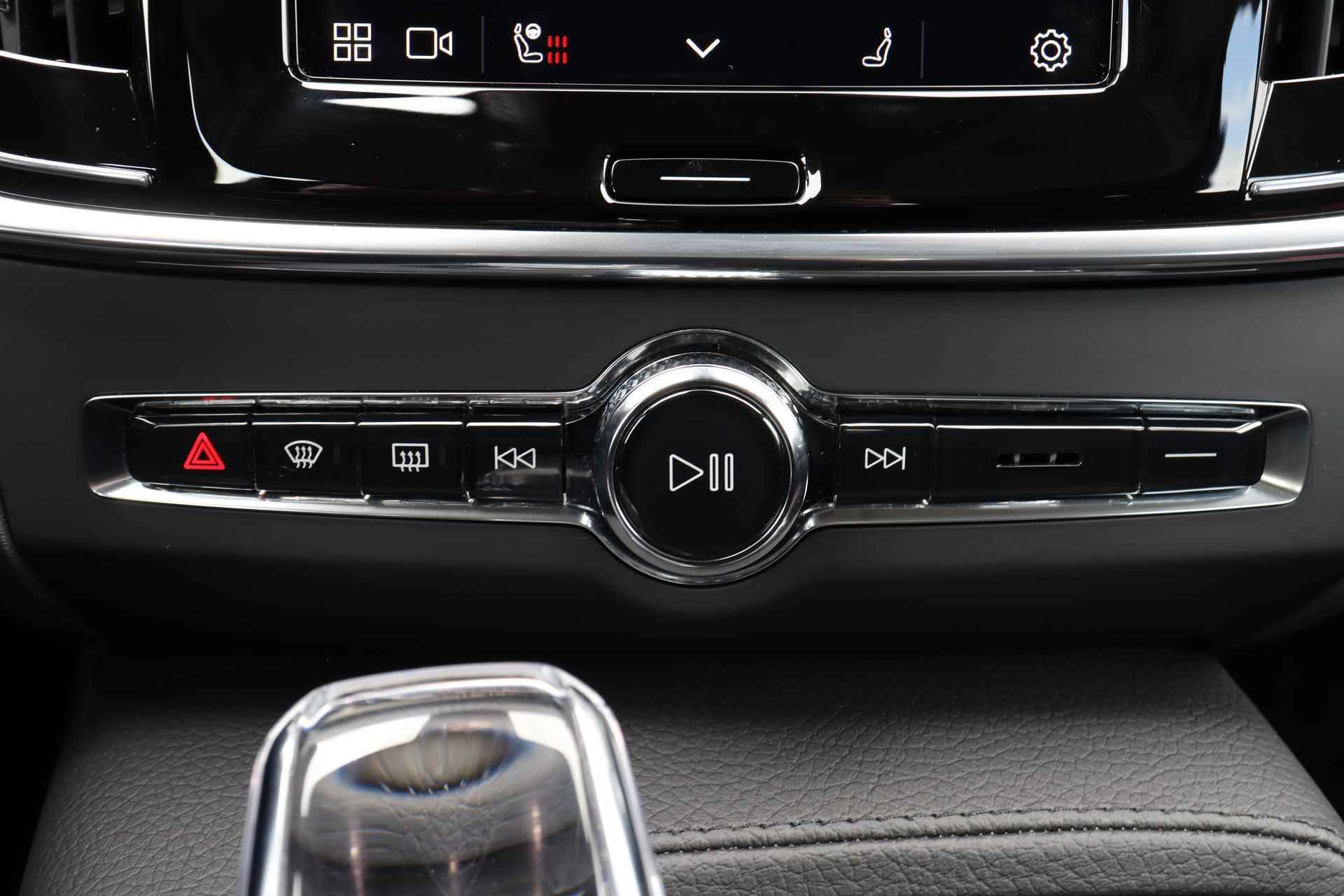 Volvo V90 T6 AWD Recharge Inscription - Panorama/schuifdak - IntelliSafe Assist & Surround - Harman/Kardon audio - Adaptieve LED koplampen - Parkeercamera achter - Verwarmde voorstoelen & stuur - Parkeersensoren voor & achter - Elektr. bedienb. voorstoelen met geheugen - Standkachel - 19' LMV - 13/33