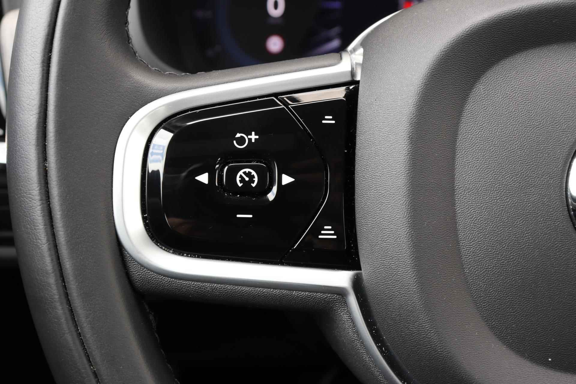 Volvo V90 T6 AWD Recharge Inscription - Panorama/schuifdak - IntelliSafe Assist & Surround - Harman/Kardon audio - Adaptieve LED koplampen - Parkeercamera achter - Verwarmde voorstoelen & stuur - Parkeersensoren voor & achter - Elektr. bedienb. voorstoelen met geheugen - Standkachel - 19' LMV - 18/33