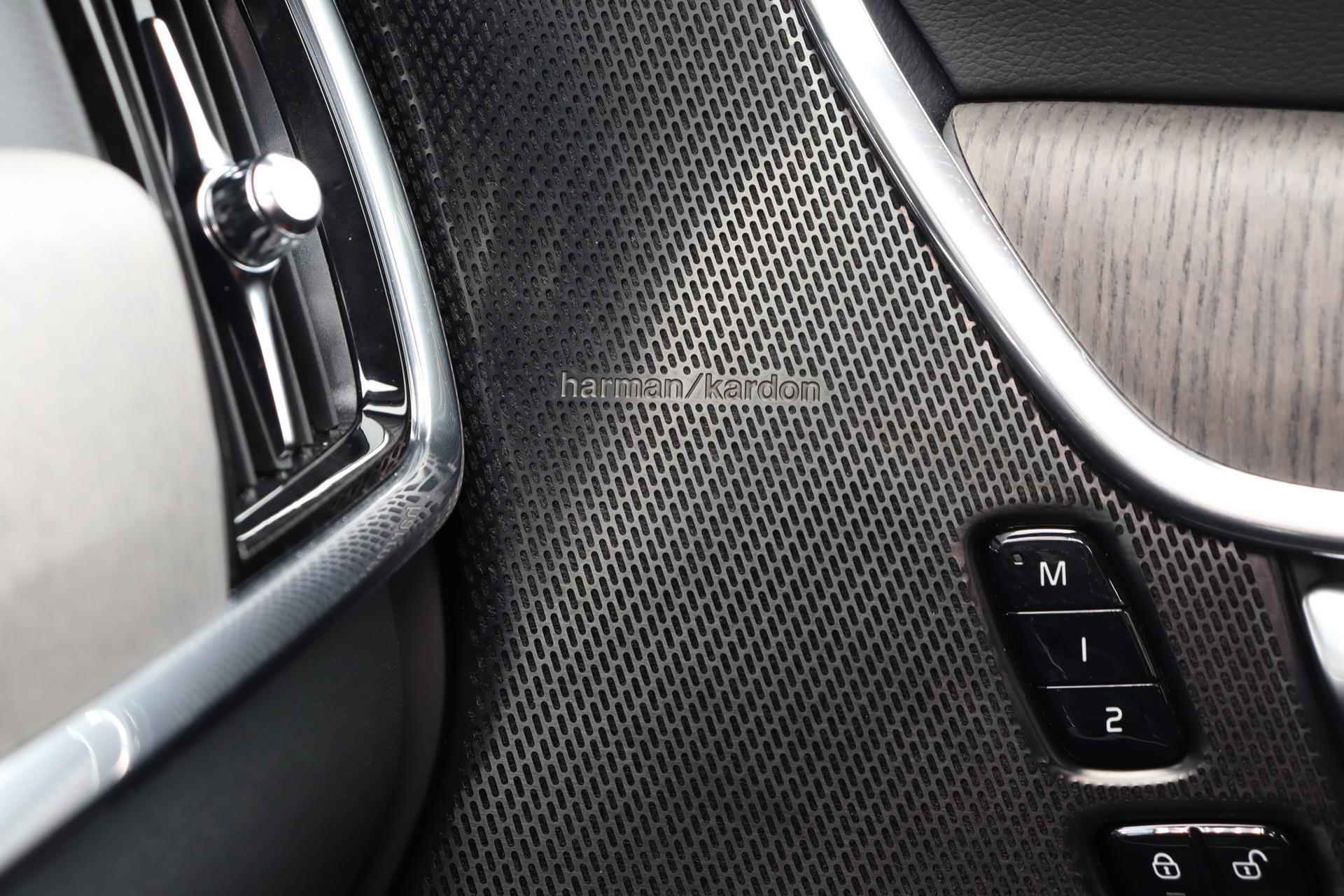 Volvo V90 T6 AWD Recharge Inscription - Panorama/schuifdak - IntelliSafe Assist & Surround - Harman/Kardon audio - Adaptieve LED koplampen - Parkeercamera achter - Verwarmde voorstoelen & stuur - Parkeersensoren voor & achter - Elektr. bedienb. voorstoelen met geheugen - Standkachel - 19' LMV - 22/33