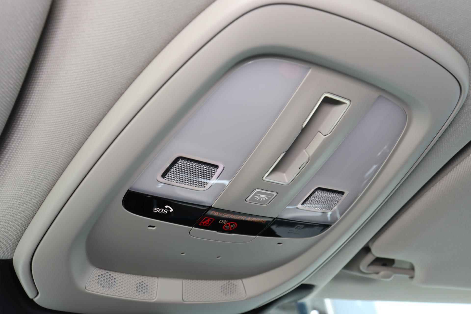 Volvo V90 T6 AWD Recharge Inscription - Panorama/schuifdak - IntelliSafe Assist & Surround - Harman/Kardon audio - Adaptieve LED koplampen - Parkeercamera achter - Verwarmde voorstoelen & stuur - Parkeersensoren voor & achter - Elektr. bedienb. voorstoelen met geheugen - Standkachel - 19' LMV - 25/33