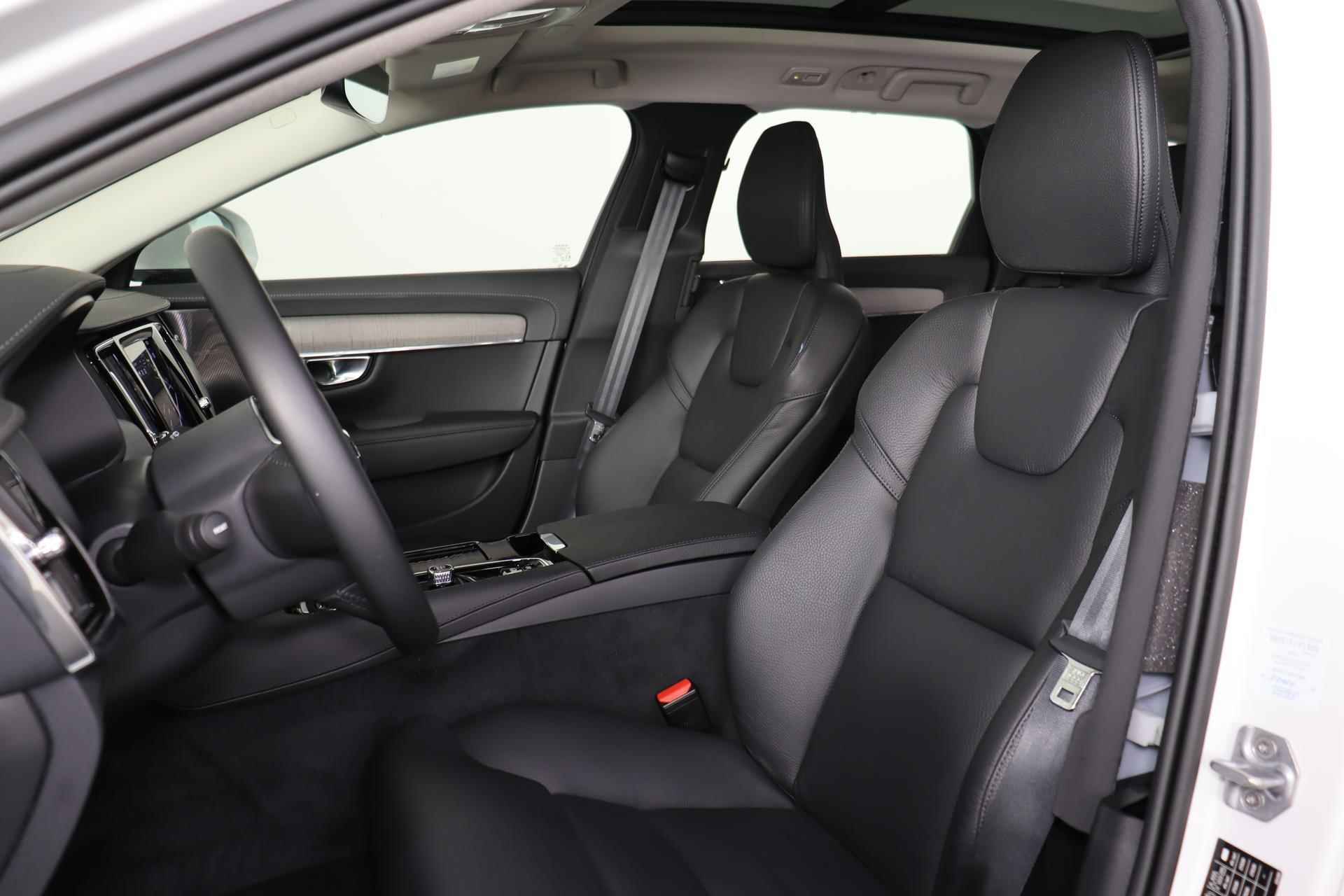 Volvo V90 T6 AWD Recharge Inscription - Panorama/schuifdak - IntelliSafe Assist & Surround - Harman/Kardon audio - Adaptieve LED koplampen - Parkeercamera achter - Verwarmde voorstoelen & stuur - Parkeersensoren voor & achter - Elektr. bedienb. voorstoelen met geheugen - Standkachel - 19' LMV - 27/33