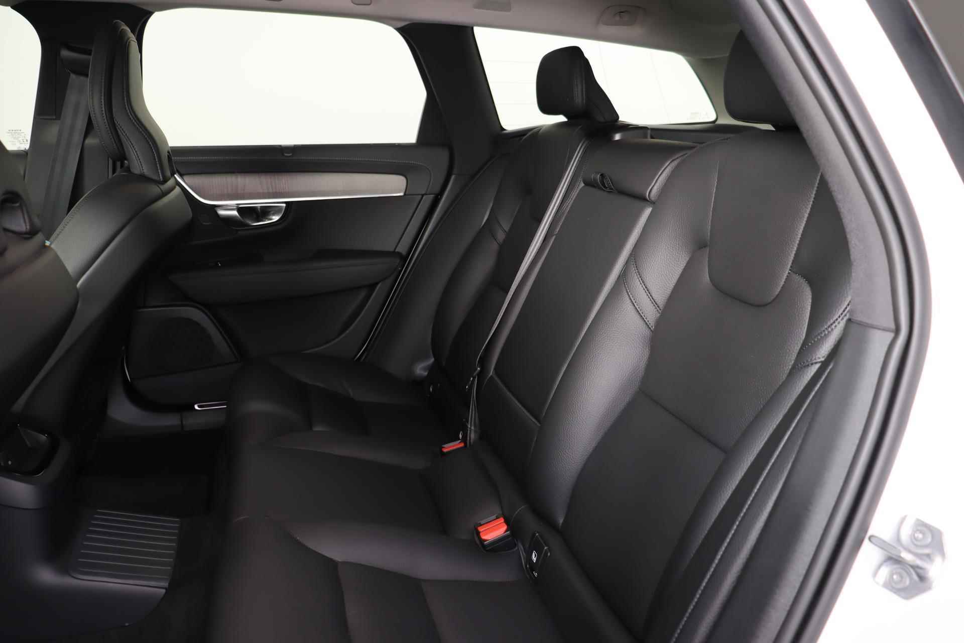 Volvo V90 T6 AWD Recharge Inscription - Panorama/schuifdak - IntelliSafe Assist & Surround - Harman/Kardon audio - Adaptieve LED koplampen - Parkeercamera achter - Verwarmde voorstoelen & stuur - Parkeersensoren voor & achter - Elektr. bedienb. voorstoelen met geheugen - Standkachel - 19' LMV - 29/33