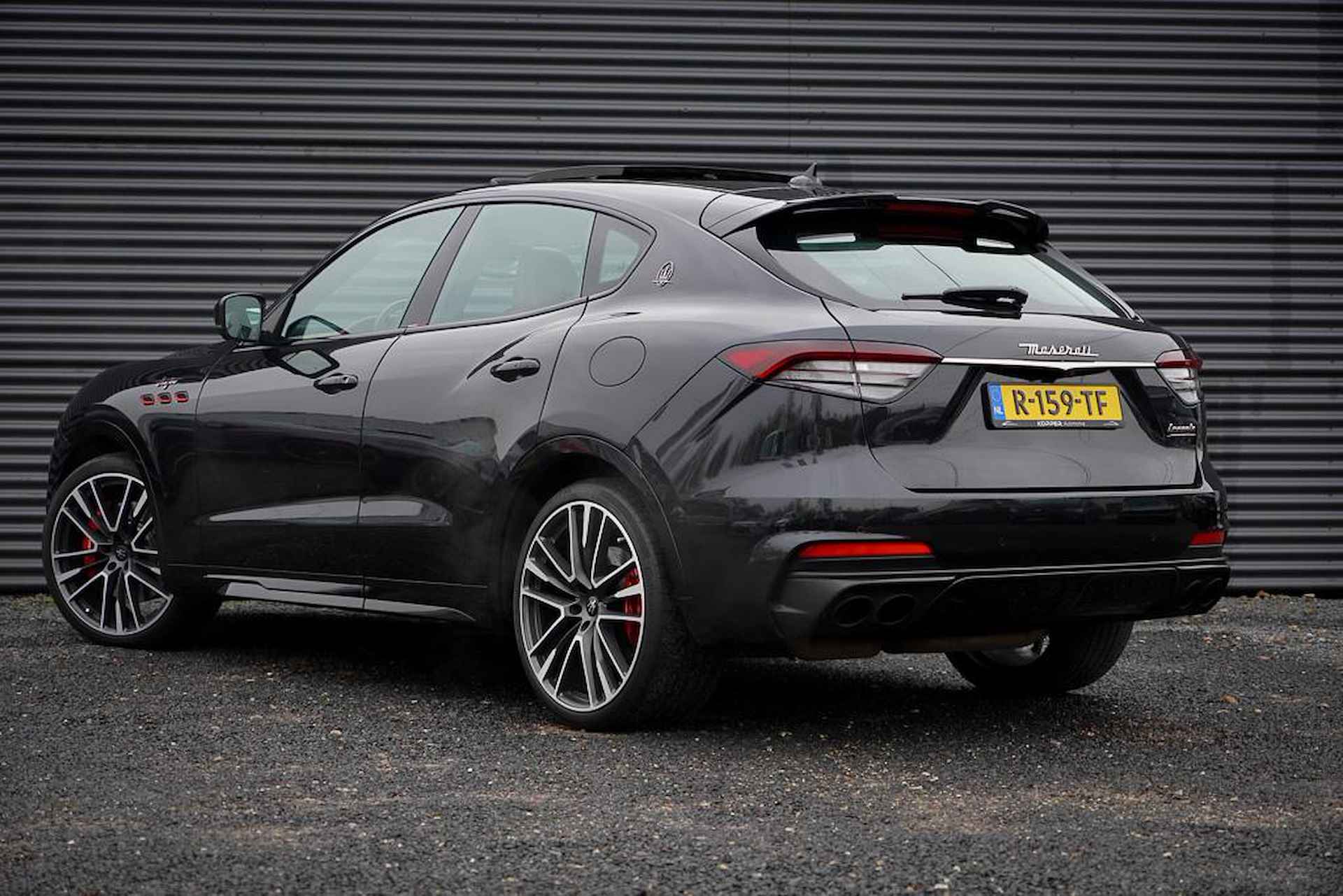 Maserati Levante 3.8 V8 Trofeo 580 PK / Bowers&Wilkins / 22'' / Luchtvering - 15/70