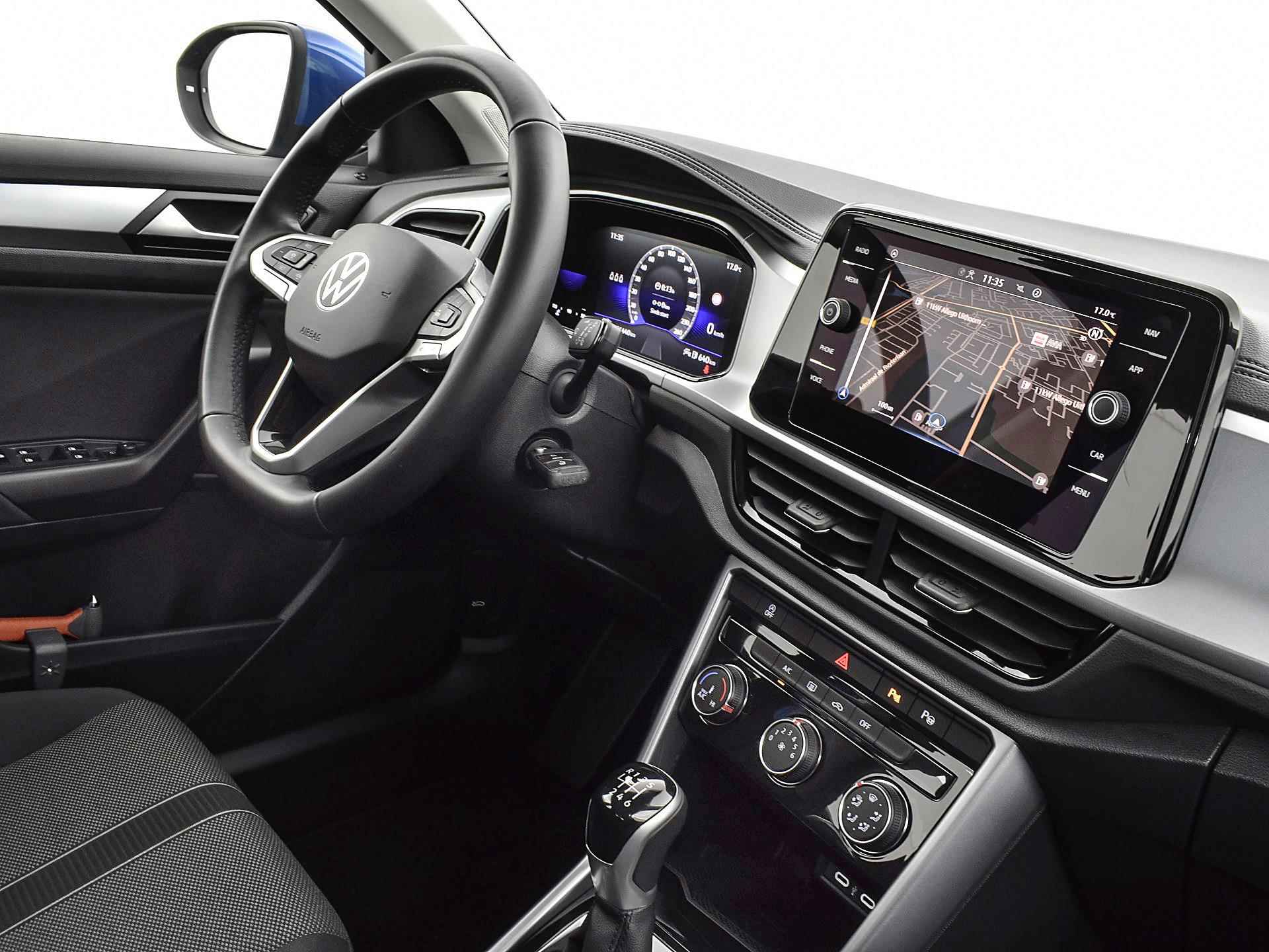 Volkswagen T-Roc 1.0 TSI 110pk Life | Camera | ACC | Navigatie | Apple CarPlay | Draadloze Telefoonlader | P-Sensoren | 16"Velgen | Garantie t/m 21-06-2027 of 100.000km - 15/35