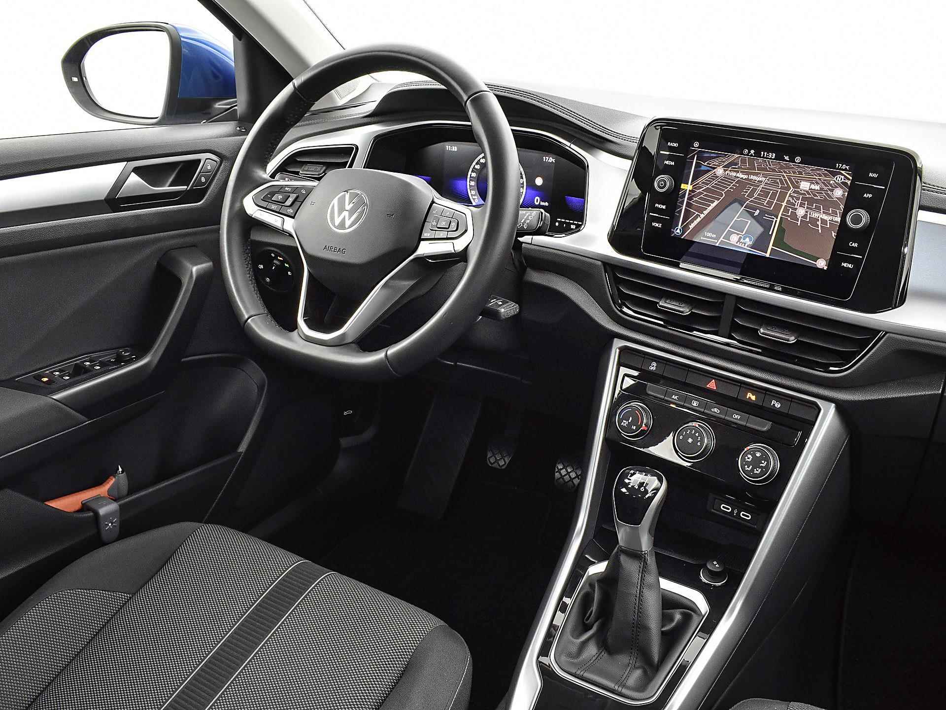 Volkswagen T-Roc 1.0 TSI 110pk Life | Camera | ACC | Navigatie | Apple CarPlay | Draadloze Telefoonlader | P-Sensoren | 16"Velgen | Garantie t/m 21-06-2027 of 100.000km - 16/35