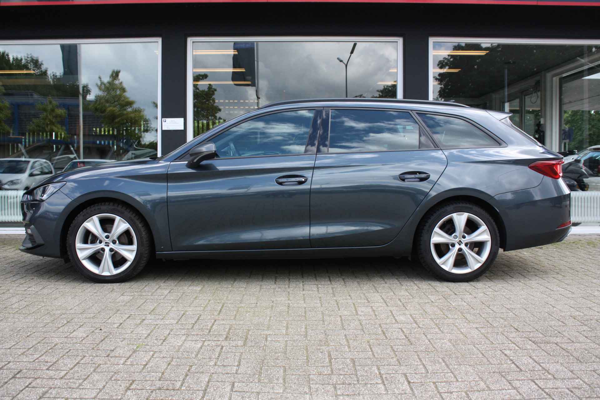 SEAT Leon Sportstourer 1.5 eTSI FR Business Intense | Automaat | Keyless | Stoel- en stuurverwarming | Virtual dashboard - 9/55