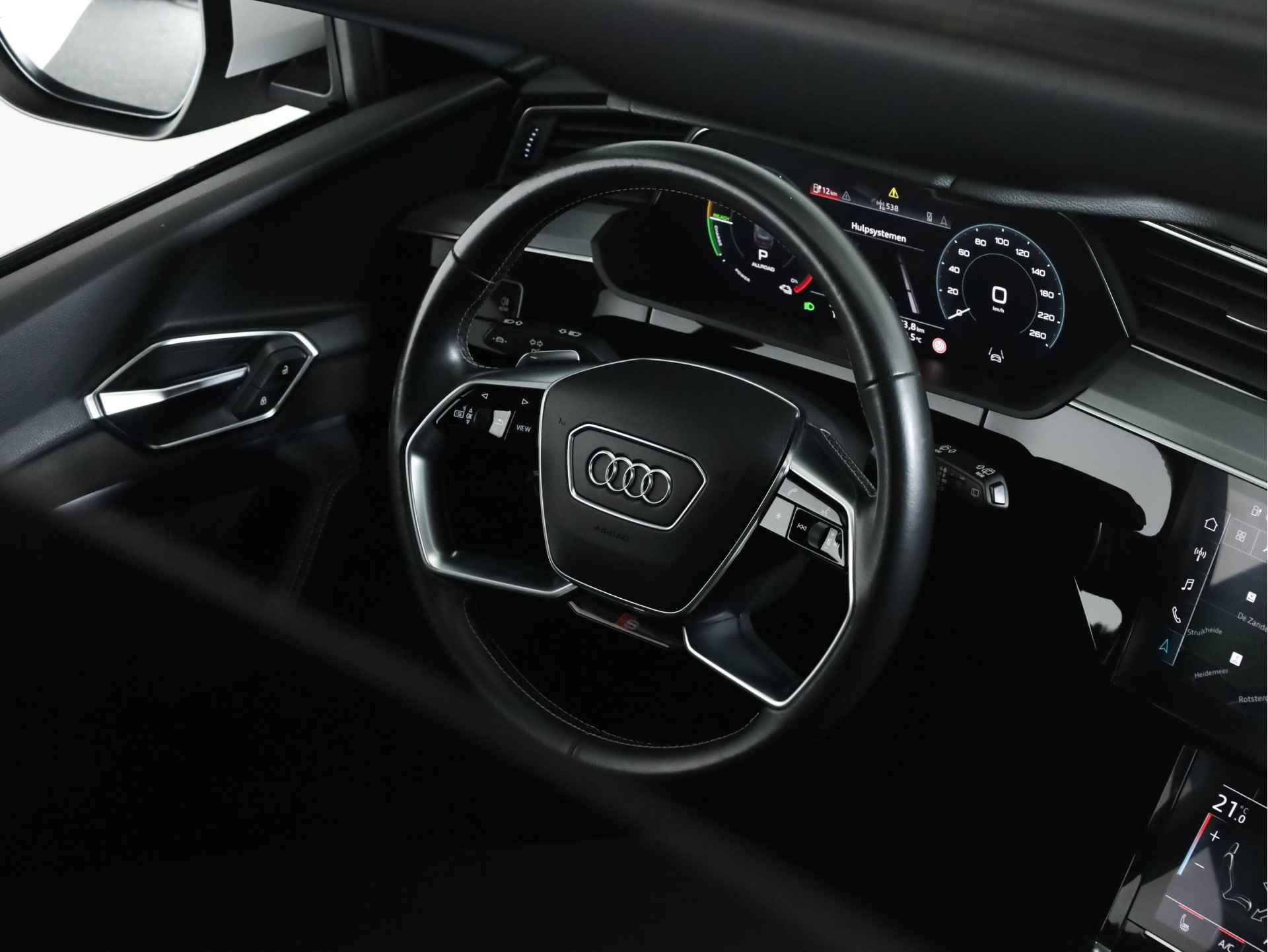 Audi e-tron S-Line 50 QUATTRO 313 PK 71 kWh | 8% bijtelling | INCL. BTW | LED | Black optiek | Panoramadak | Achteruitrijcamera | - 16/55