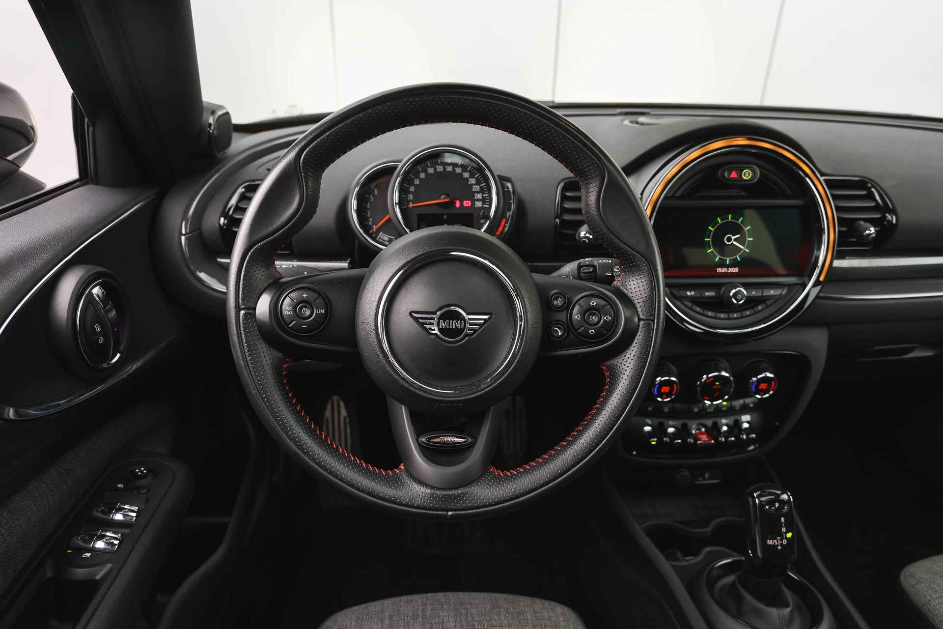 MINI Clubman Cooper Automaat / JCW Trim Pakket / Panoramadak / Stoelverwarming / LED / Park Assistant / Harman Kardon / Cruise Control - 4/33