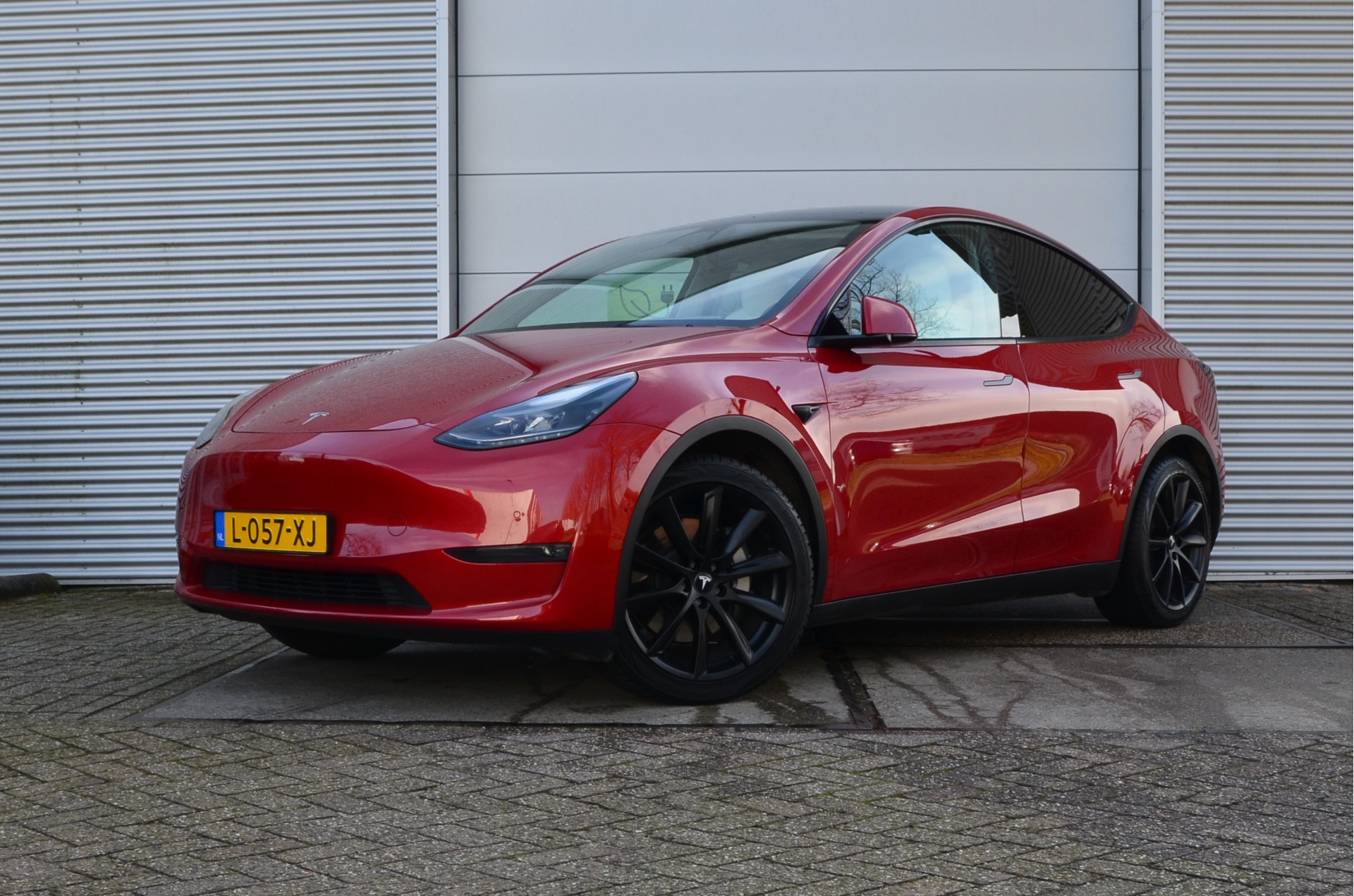 Tesla Model Y Long Range 75 kWh 20", Trekhaak, AutoPilot, Rijklaar prijs bij viaBOVAG.nl