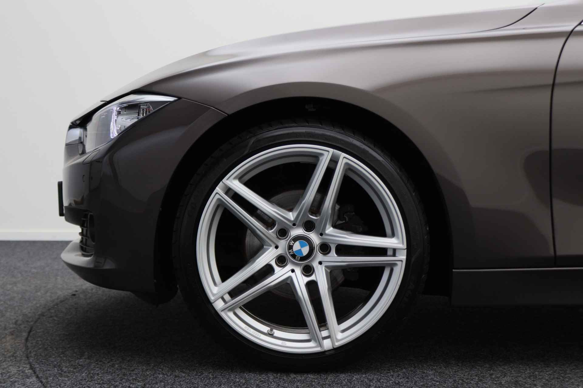 BMW 3 Serie Touring 316i Executive Climate, Navigatie, Cruise, Bluetooth, PDC, 19'' - 23/45