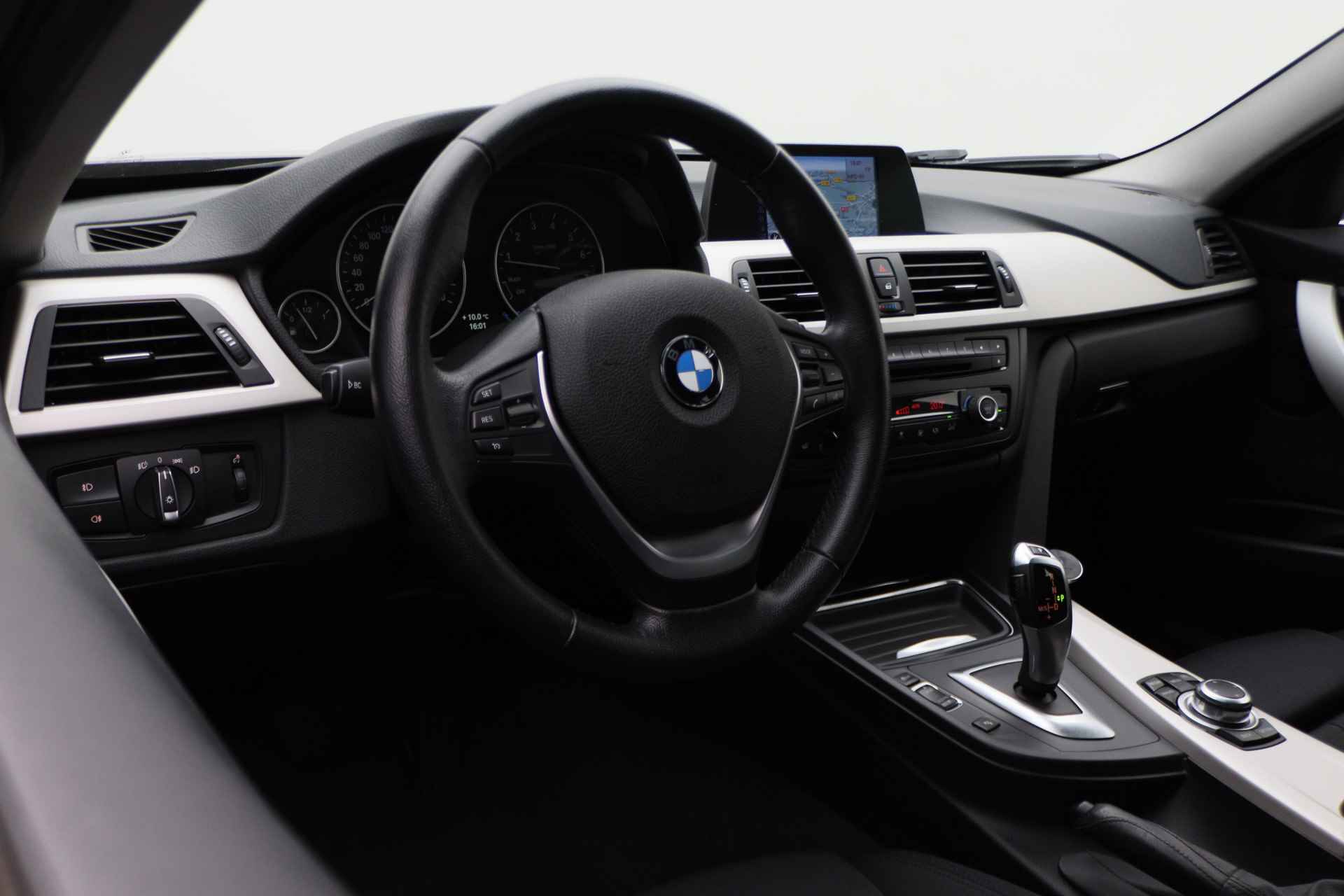 BMW 3 Serie Touring 316i Executive Climate, Navigatie, Cruise, Bluetooth, PDC, 19'' - 24/45