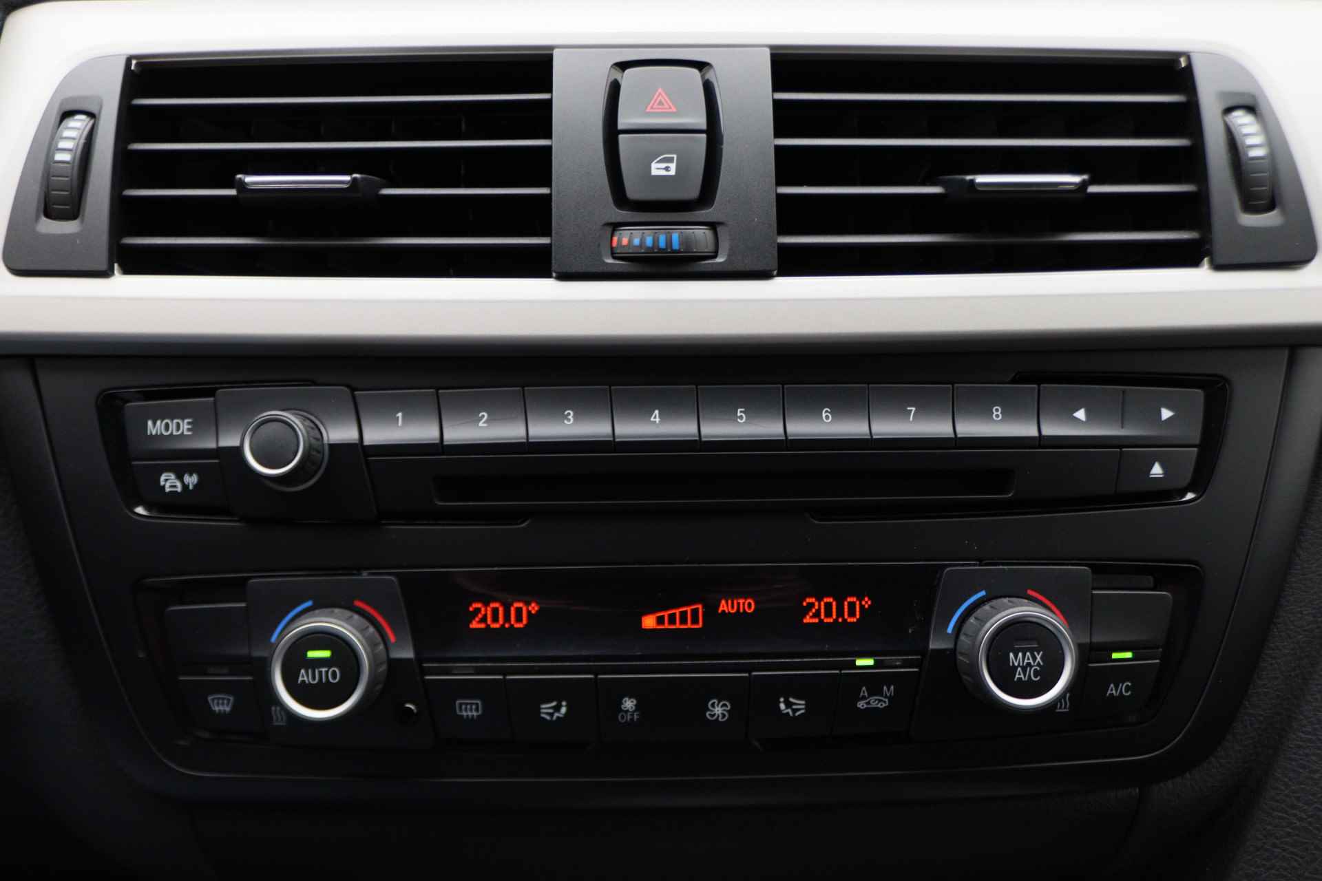 BMW 3 Serie Touring 316i Executive Climate, Navigatie, Cruise, Bluetooth, PDC, 19'' - 32/45