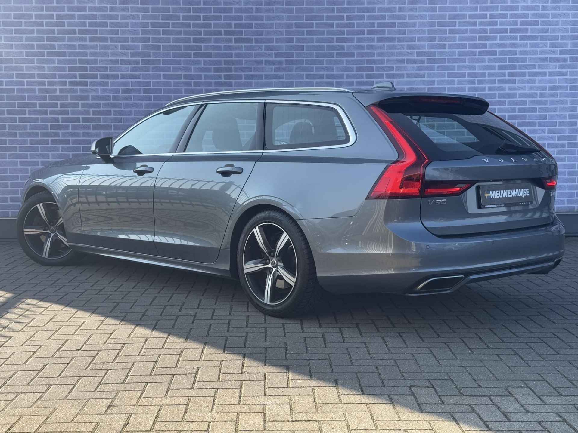 Volvo V90 T4 Business Sport | Navi | Park Assist | Elek. Stoelen | Memory | Stoelverwarming Voor + Achter | Elek. Achterklep | Lederen Bekleding | Stuurverwarming | Zitverlenging | Dode Hoek Detectie | BLIS | DAB | Apple Carplay | Standkachel - 3/7