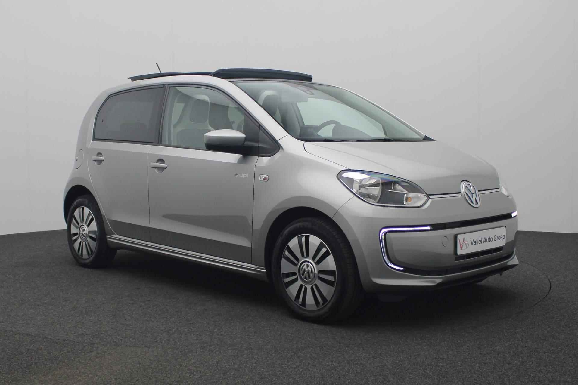 Volkswagen e-Up! e-Up! 82PK | Pano | Navi | Stoelverwarming | Clima | Cruise | Verwarmbare voorruit | Parkeersensoren achter | 15 inch - 26/32