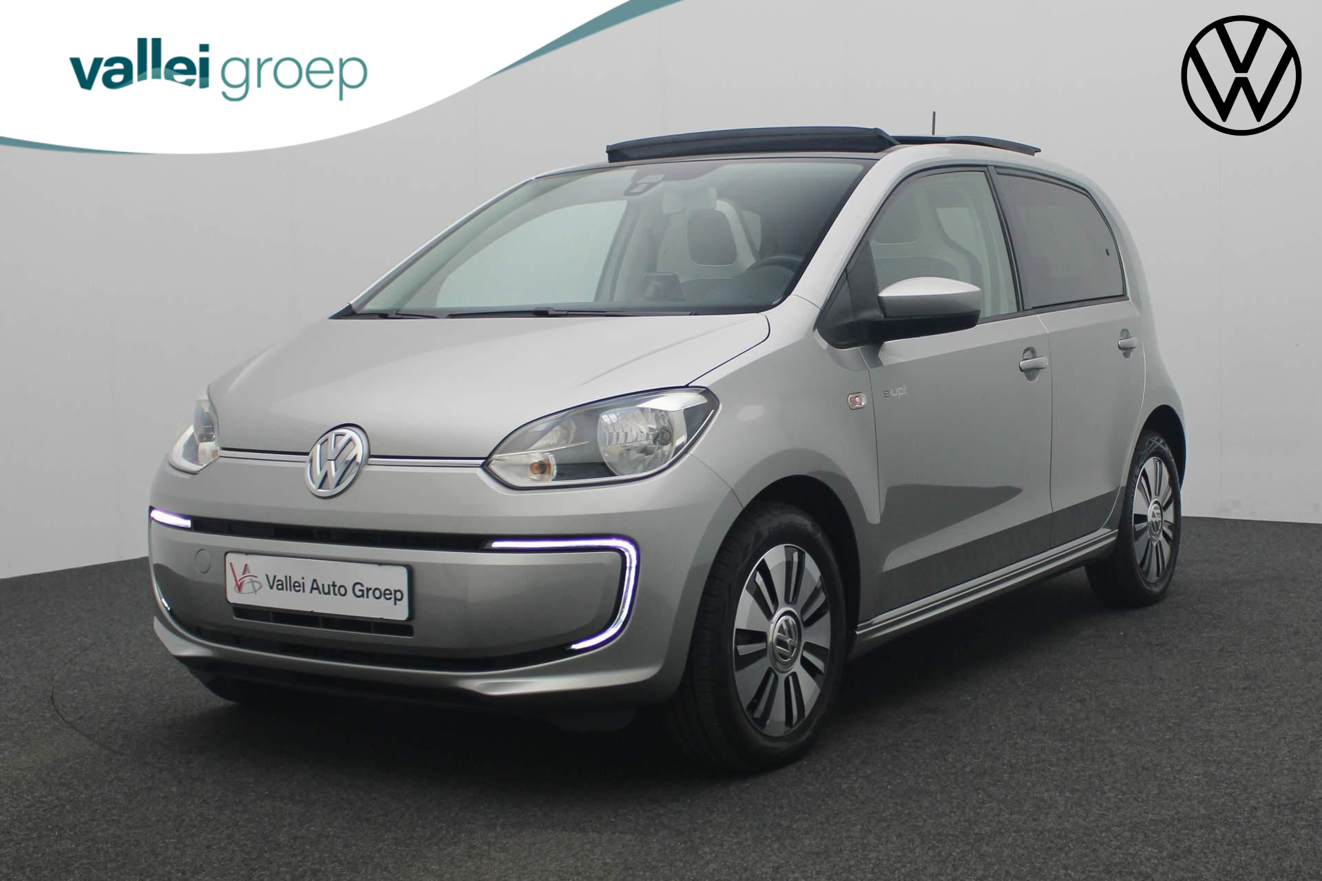 Volkswagen e-Up! e-Up! 82PK | Pano | Navi | Stoelverwarming | Clima | Cruise | Verwarmbare voorruit | Parkeersensoren achter | 15 inch