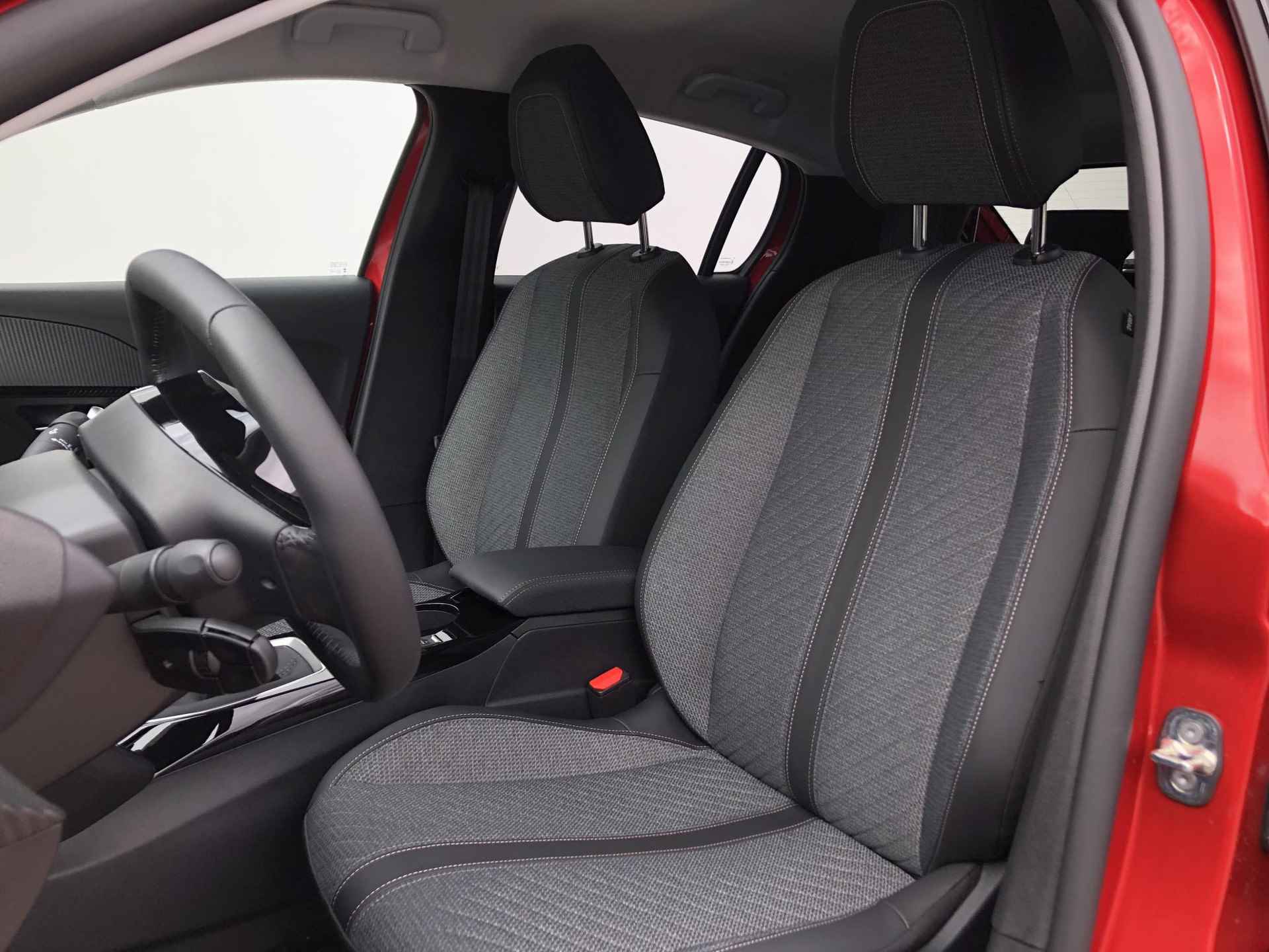Peugeot 208 1.2 PureTech 100pk Allure | Cruise control  | Achteruitrijcamera | Navigatie | Apple carplay/Android auto - 5/25