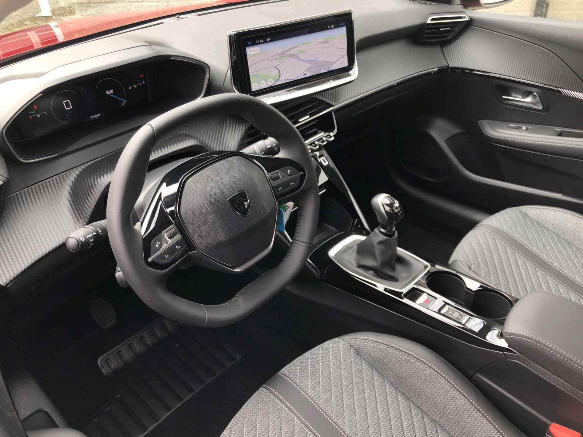 Peugeot 208 1.2 PureTech 100pk Allure | Cruise control  | Achteruitrijcamera | Navigatie | Apple carplay/Android auto - 12/25