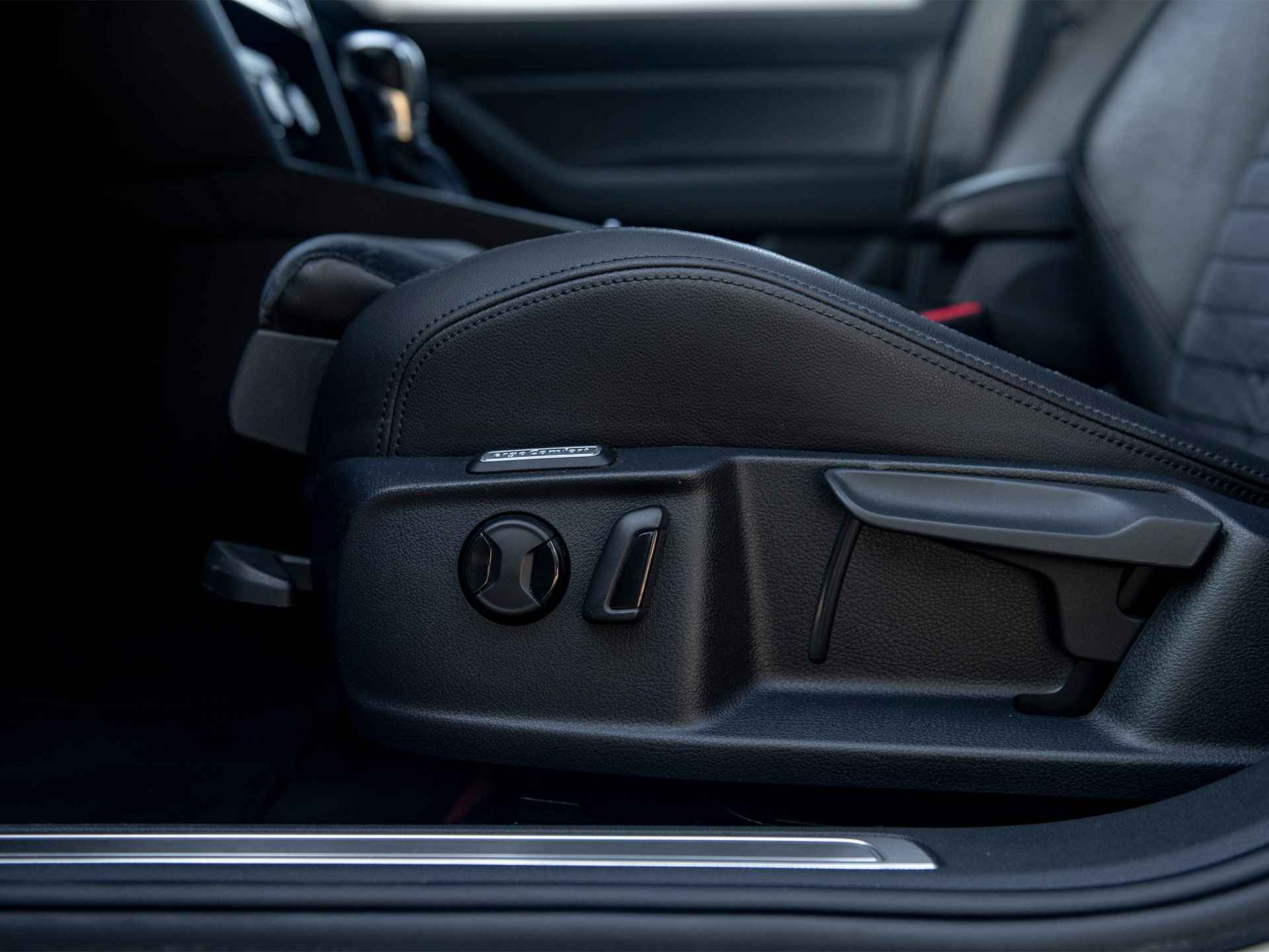 Volkswagen Passat Variant 1.4 TSI GTE Highline | Pano | Navi | Apple Carplay & Android Auto | Alcantara | ErgoComfort stoel | Trekhaak | Alarm | Adaptive Cruise Control | 18" LMV | Camera - 6/52