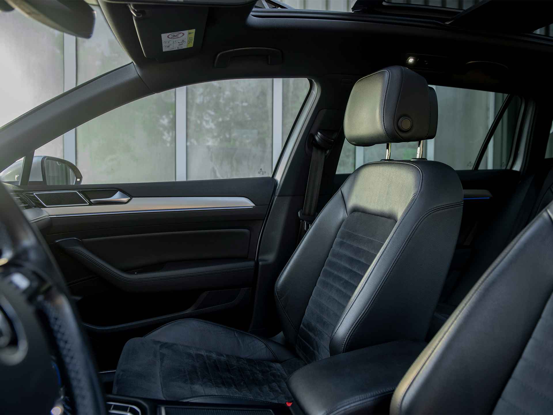 Volkswagen Passat Variant 1.4 TSI GTE Highline | Pano | Navi | Apple Carplay & Android Auto | Alcantara | ErgoComfort stoel | Trekhaak | Alarm | Adaptive Cruise Control | 18" LMV | Camera - 17/52