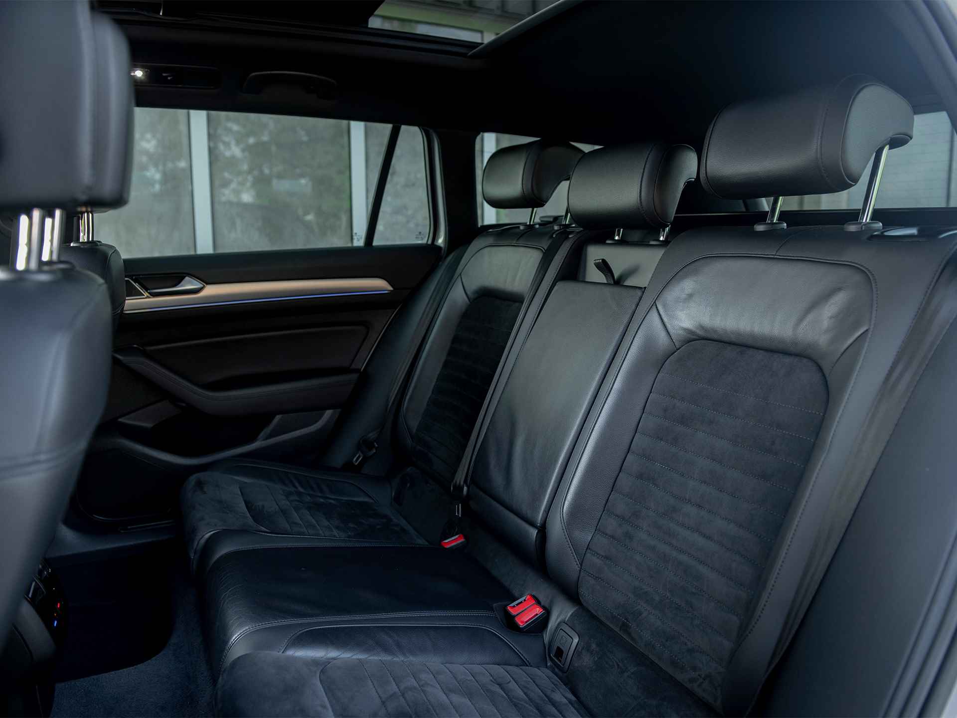 Volkswagen Passat Variant 1.4 TSI GTE Highline | Pano | Navi | Apple Carplay & Android Auto | Alcantara | ErgoComfort stoel | Trekhaak | Alarm | Adaptive Cruise Control | 18" LMV | Camera - 18/52
