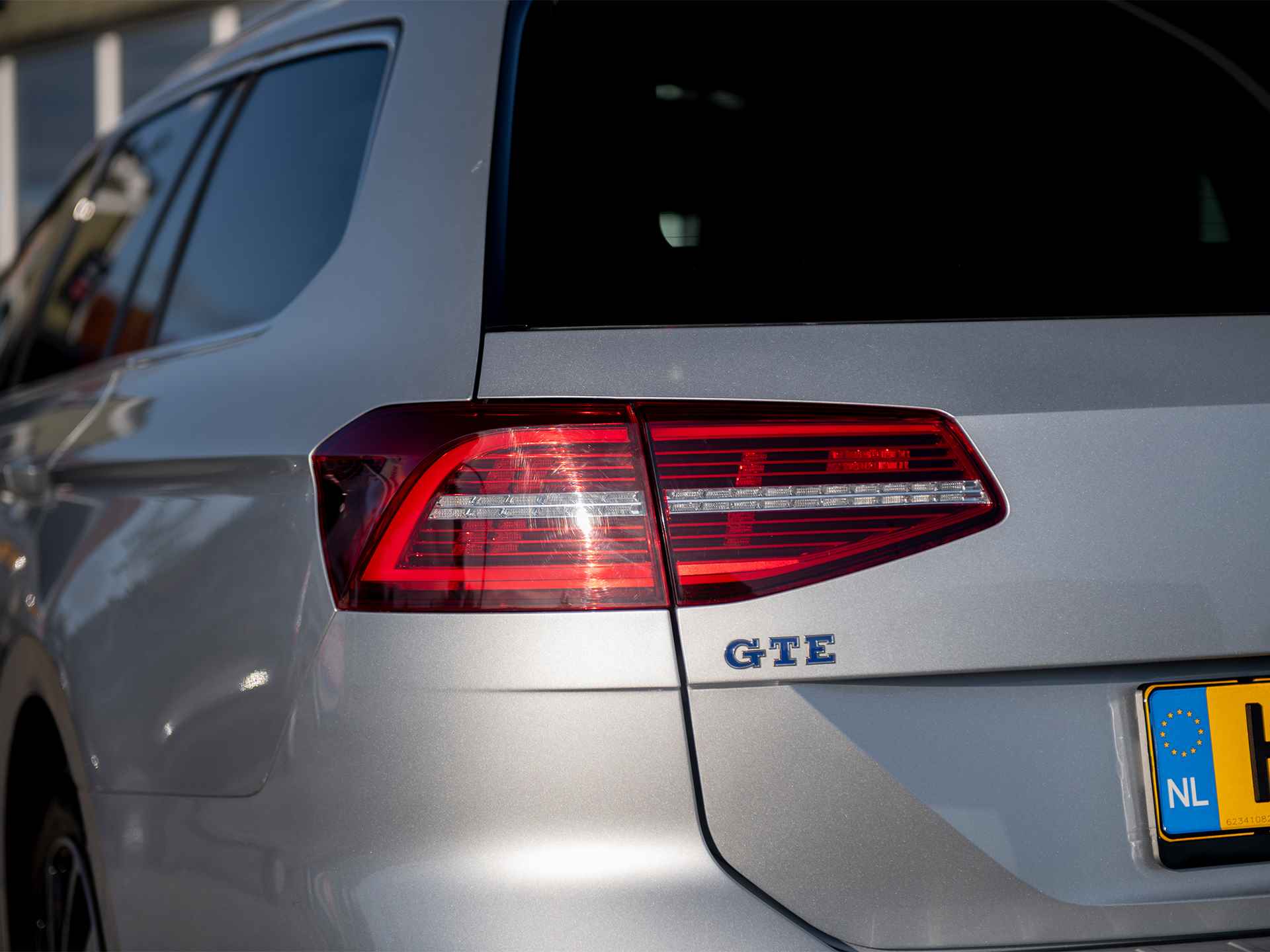 Volkswagen Passat Variant 1.4 TSI GTE Highline | Pano | Navi | Apple Carplay & Android Auto | Alcantara | ErgoComfort stoel | Trekhaak | Alarm | Adaptive Cruise Control | 18" LMV | Camera - 35/52