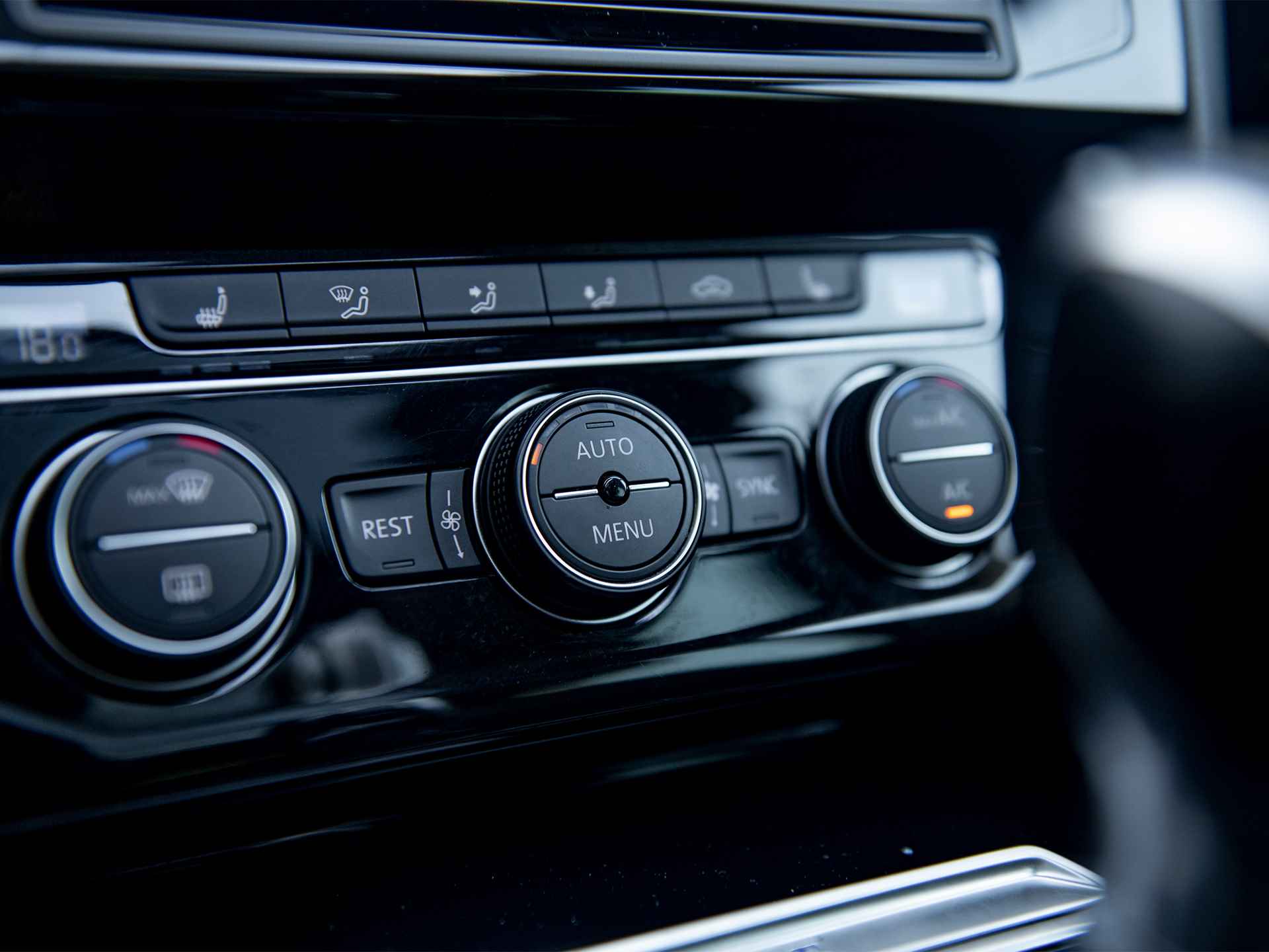 Volkswagen Passat Variant 1.4 TSI GTE Highline | Pano | Navi | Apple Carplay & Android Auto | Alcantara | ErgoComfort stoel | Trekhaak | Alarm | Adaptive Cruise Control | 18" LMV | Camera - 49/52