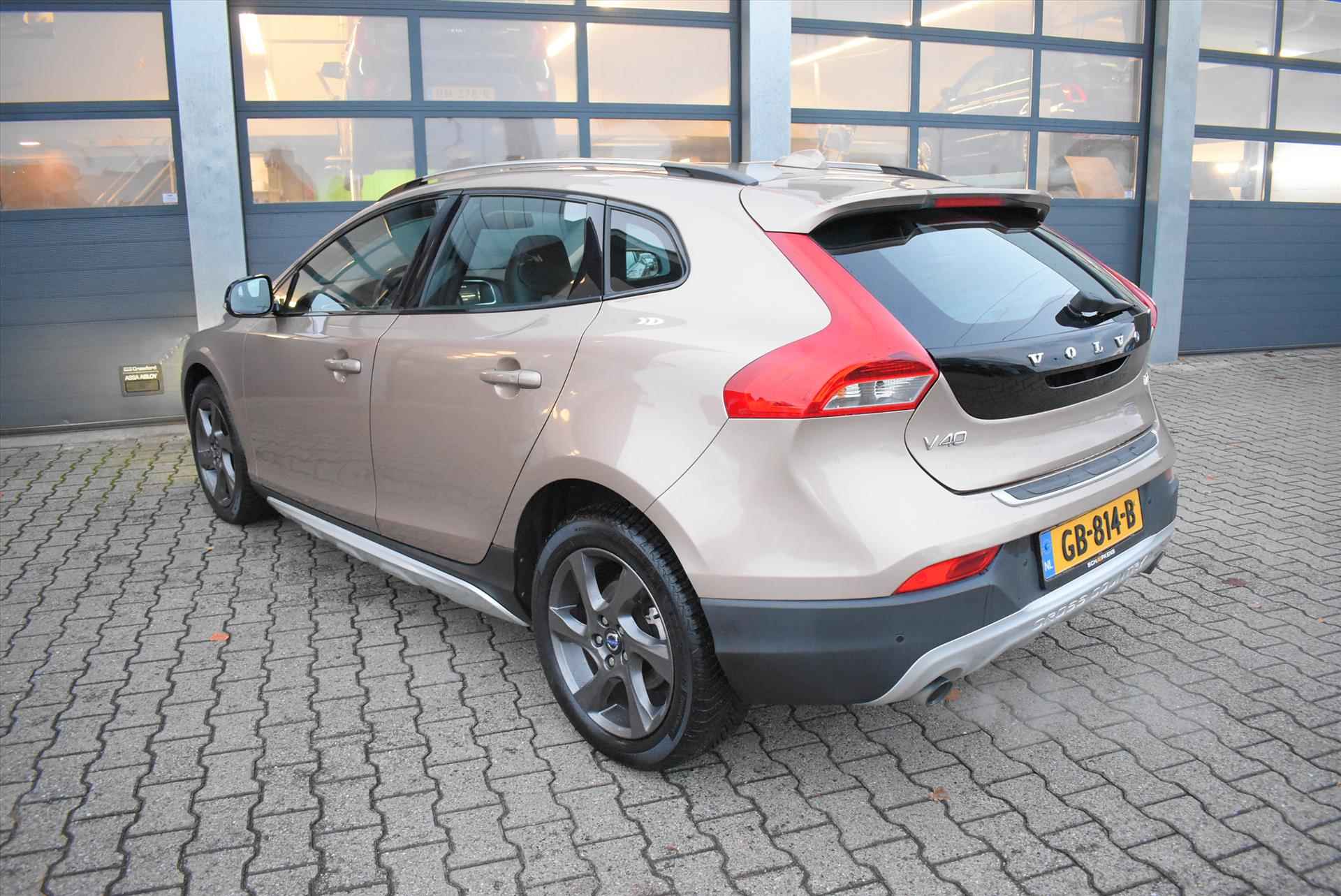 VOLVO V40 Cross Country 1.6 T4 180pk Summum - 3/37