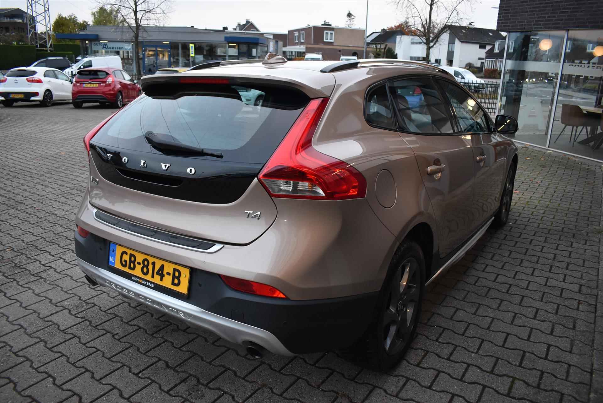 VOLVO V40 Cross Country 1.6 T4 180pk Summum - 17/37