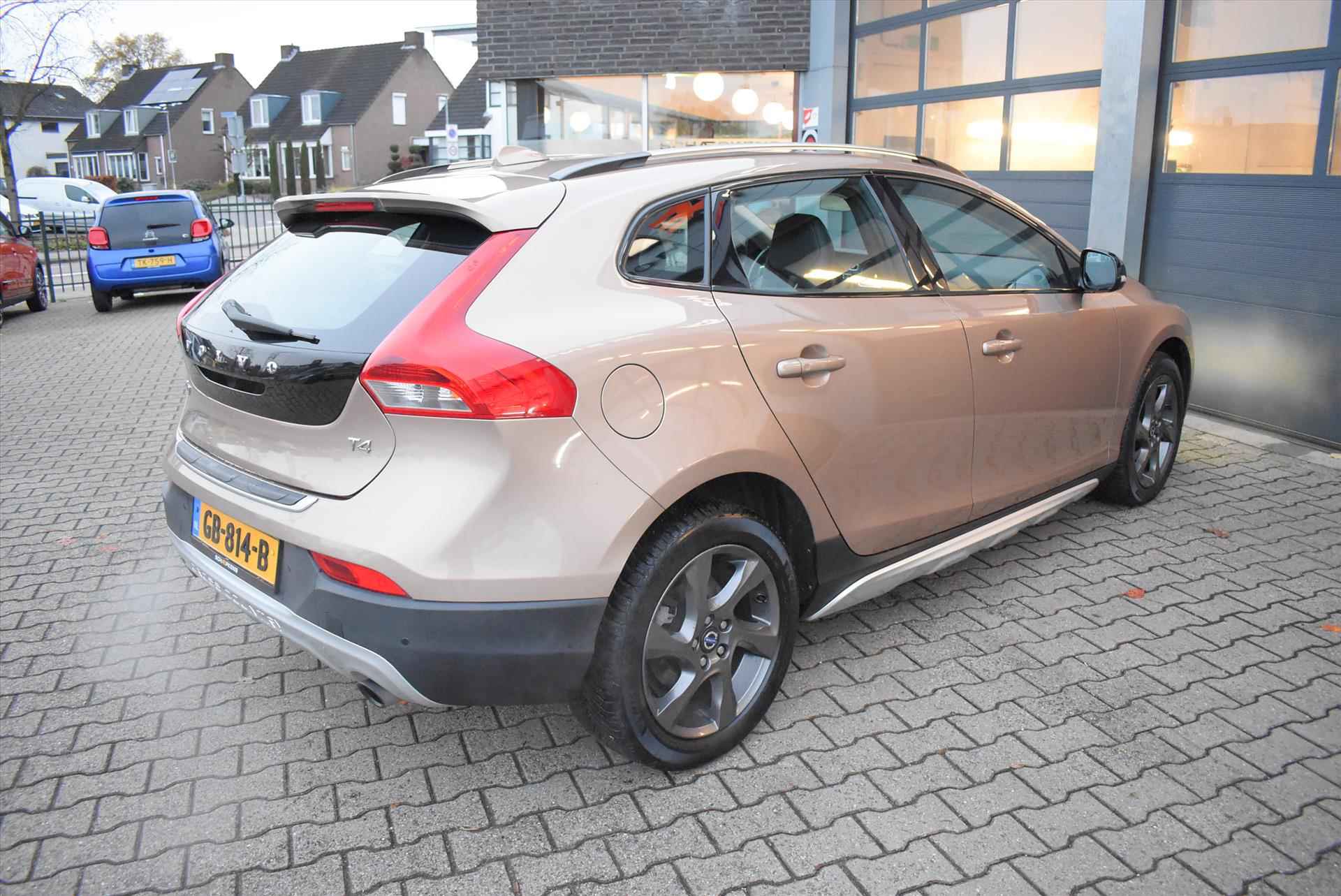 VOLVO V40 Cross Country 1.6 T4 180pk Summum - 18/37