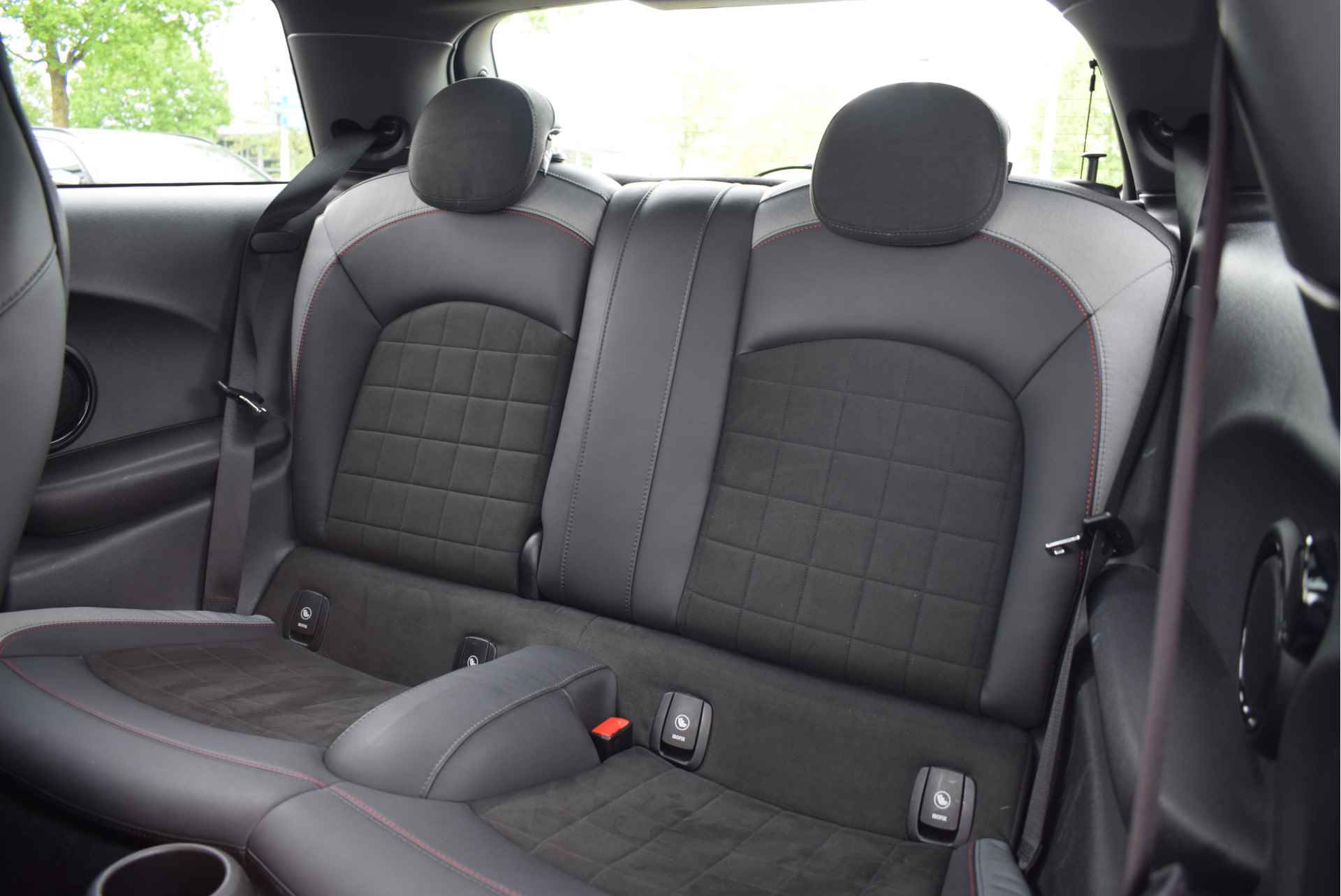 MINI Hatchback JCW Chili Automaat 232PK / Panoramadak / JCW Sportstoelen / Achteruitrijcamera / Adaptieve LED / Active Cruise Control / Comfort Access - 6/31