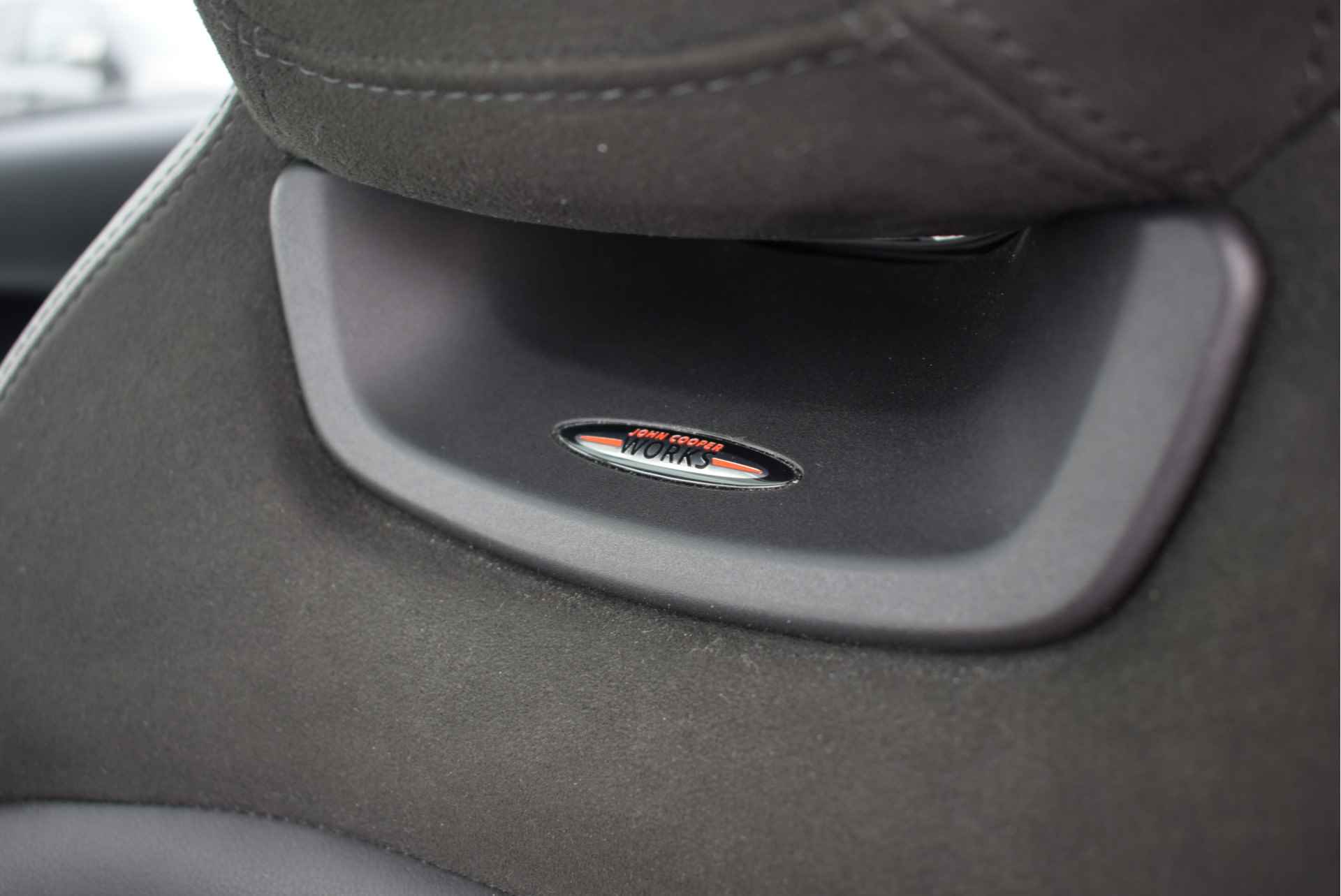 MINI Hatchback JCW Chili Automaat 232PK / Panoramadak / JCW Sportstoelen / Achteruitrijcamera / Adaptieve LED / Active Cruise Control / Comfort Access - 21/31