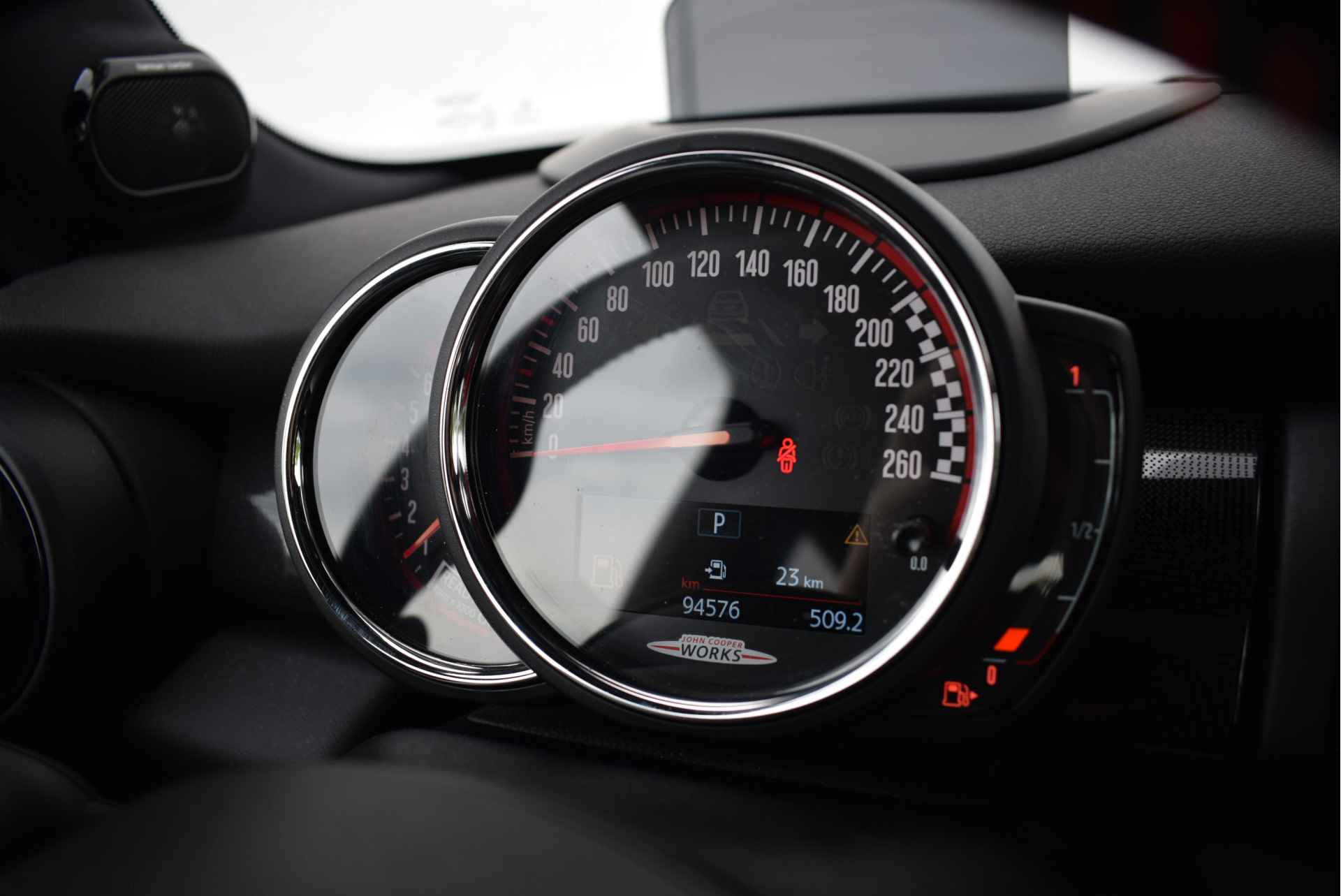 MINI Hatchback JCW Chili Automaat 232PK / Panoramadak / JCW Sportstoelen / Achteruitrijcamera / Adaptieve LED / Active Cruise Control / Comfort Access - 30/31