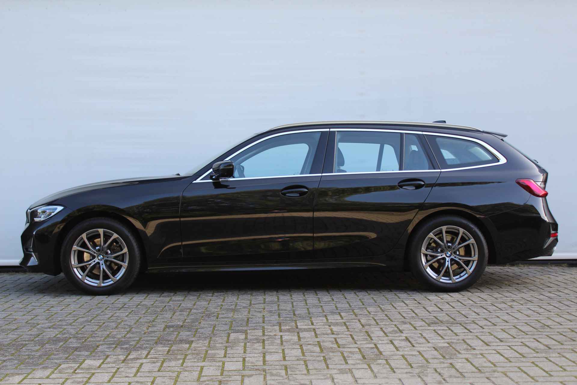 BMW 3 Serie Touring 320i High Executive Luxury Line Automaat / Laserlight / Parking Assistant Plus / Live Cockpit Professional / Stoelverwarming / Leder - 3/31