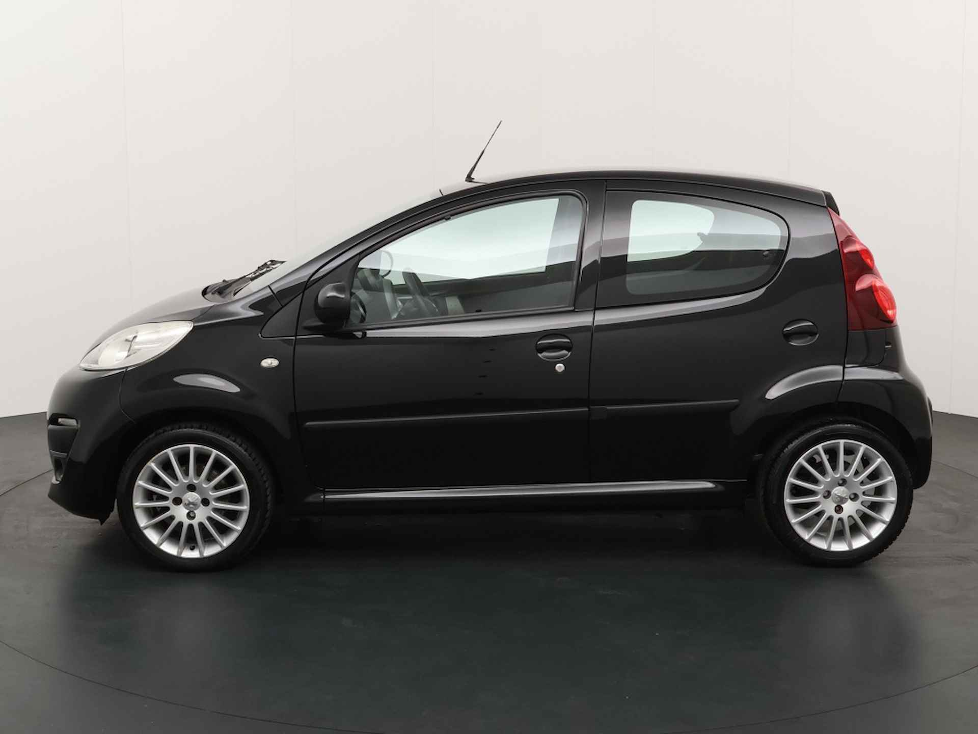 Peugeot 107 1.0 Active - 4/29