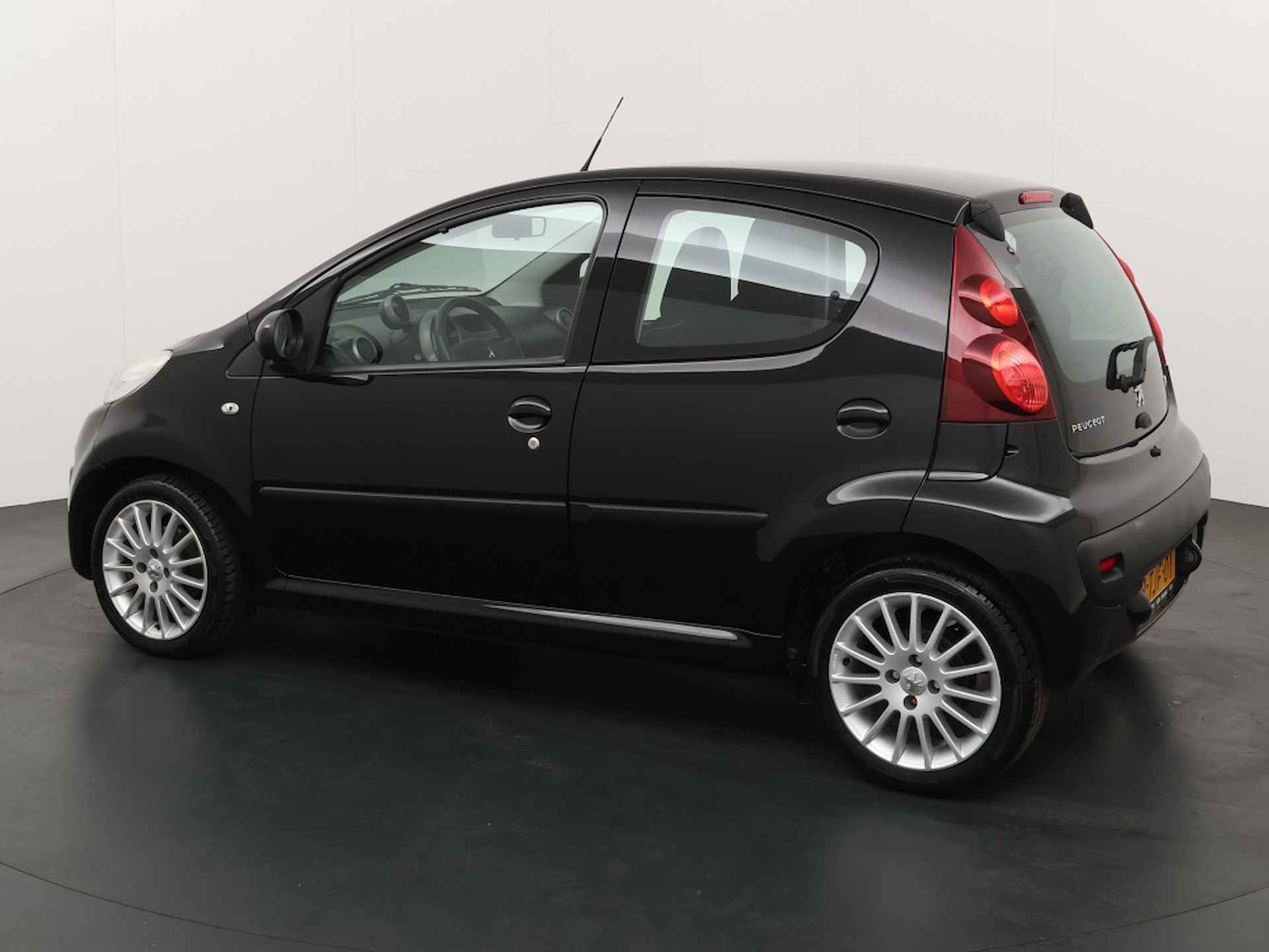 Peugeot 107 1.0 Active - 5/29