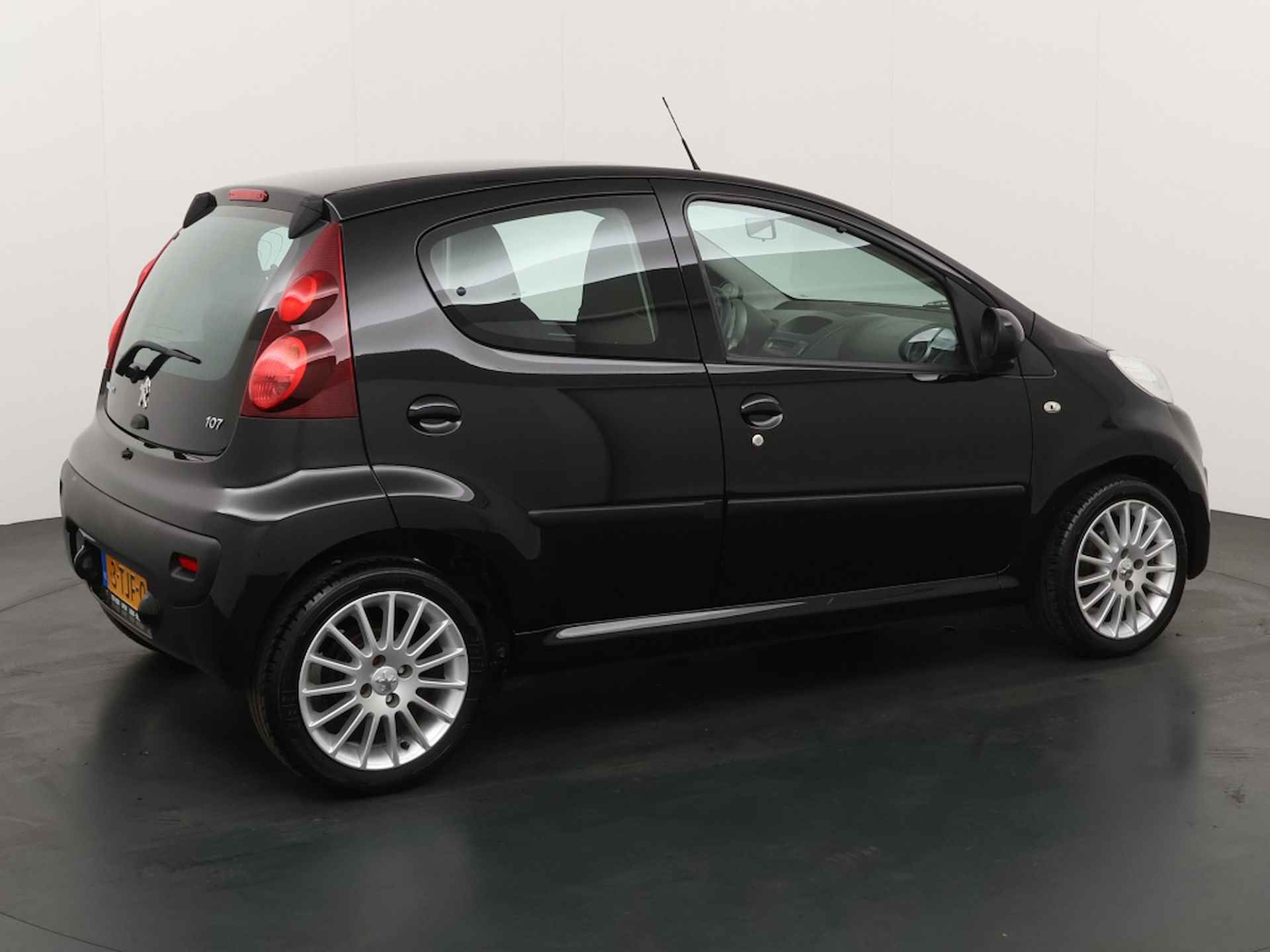 Peugeot 107 1.0 Active - 9/29