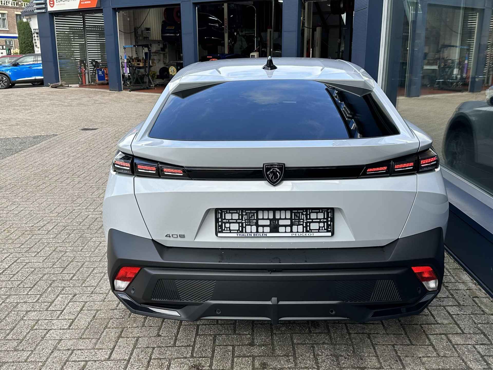 Peugeot 408 1.2 Turbo Allure 130 PK EAT8 Automaat | 2024 Auto | Navigatie | AGR Comfortstoel | Stoelverwarming | Camera | Climate Control | LED Verlichting | Keyless Entry | Draadloze Telefoon Lader | - 8/42