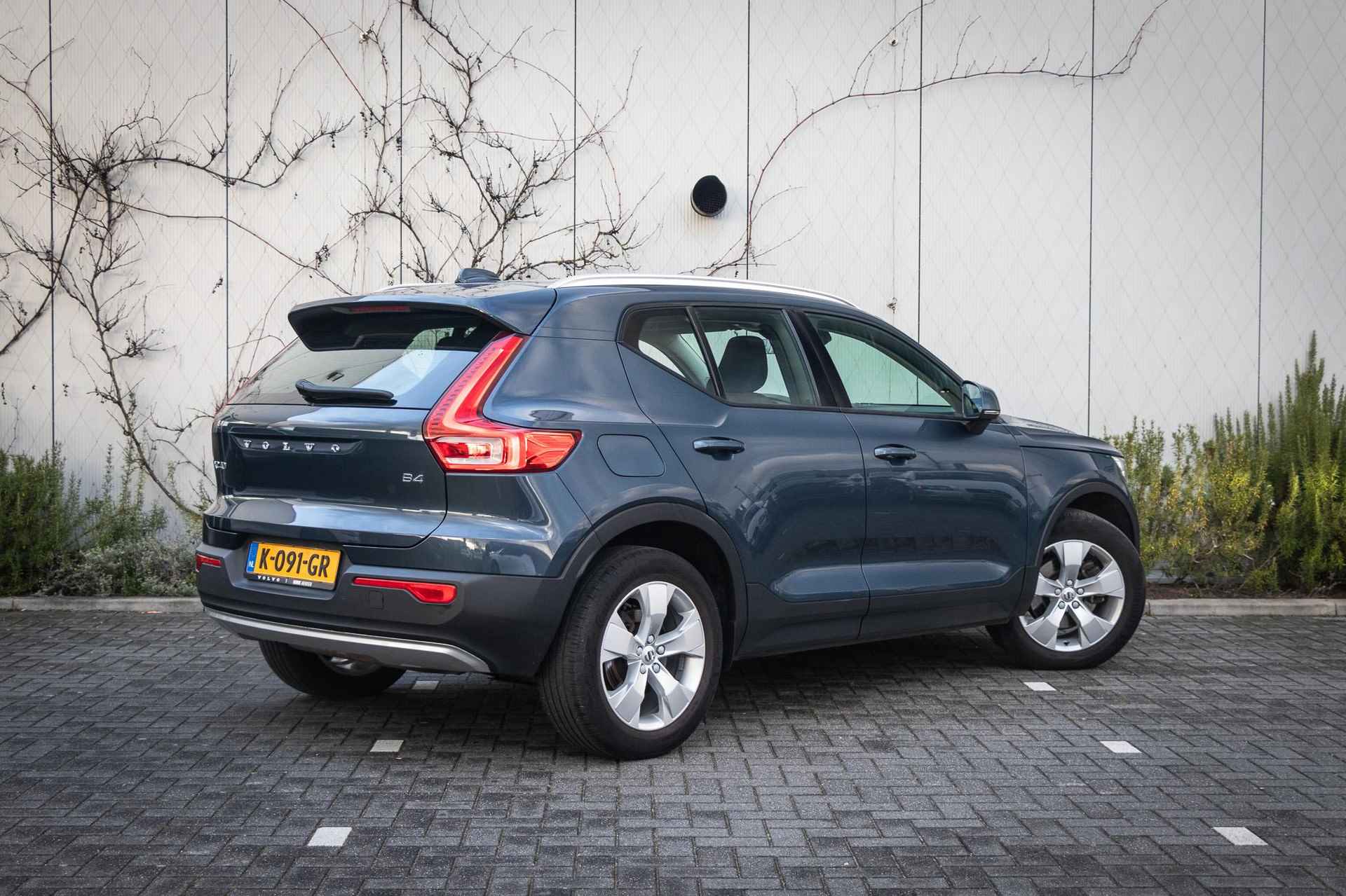 Volvo XC40 B4 Aut.7 Business Pro | Adaptieve Cruise Control | Dodehoek Detectie | Navigatie | Keyless Entry - 4/18