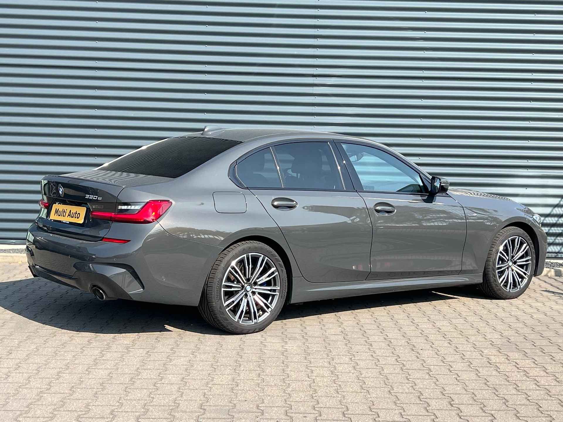 BMW 3-serie 330e M-Sport Plug in Hybrid PHEV | Adaptive Cruise | Camera | Harman/Kardon | Carplay | Dravitgrau Metallic | - 4/16