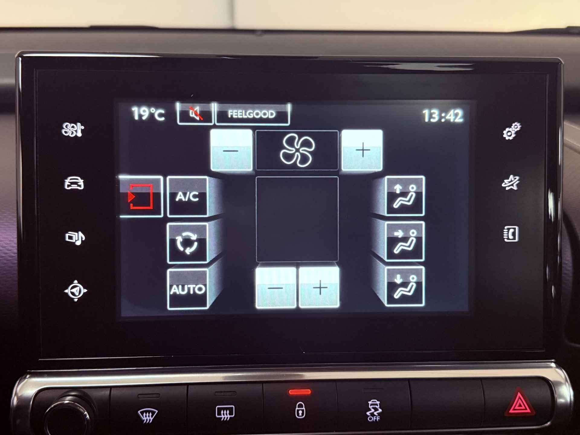 Citroen C4 Cactus 1.2 PureTech Shine AUTOMAAT Navi airco camera parkeersensoren cruise controle panoramadak 1e eigenaar dealer onderhouden - 17/19