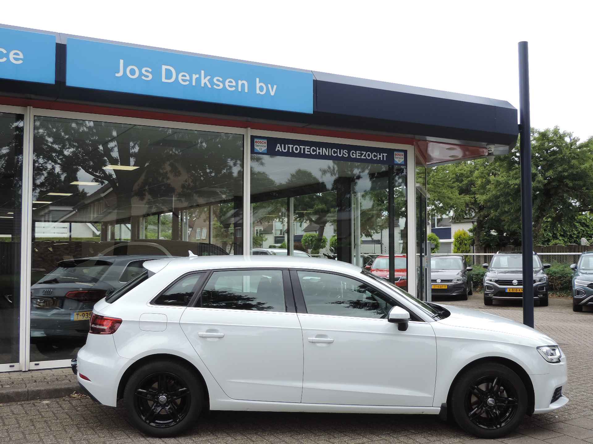 Audi A3 Sportback 1.0 TFSI 85kW 5drs - ACC | Nav | Climat | Audi sound | Stoelverw. | Afn. trekhaak - 2/13