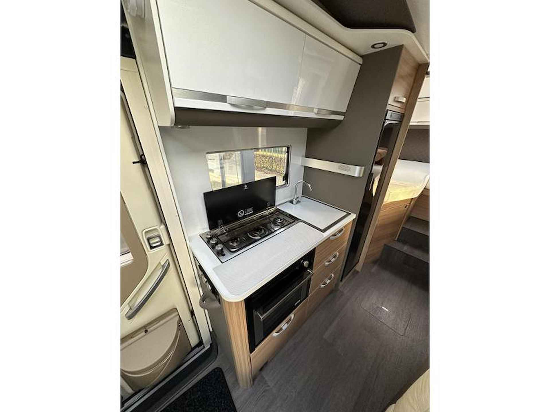 Adria Coral Plus 600 SL Automaat. level systeem - 11/14